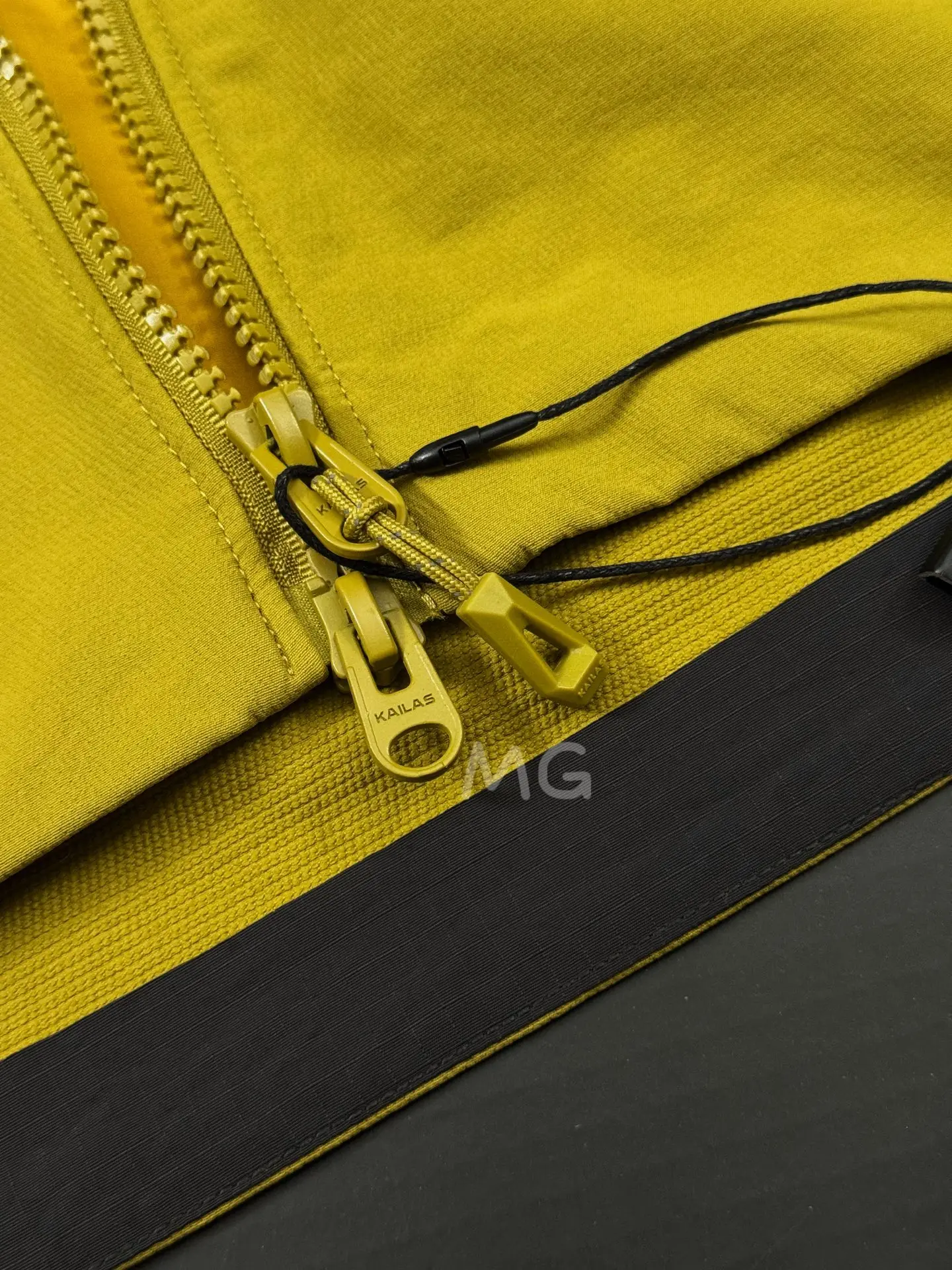 M8 Series Hooded Softshell Outdoor Jacket D35020643 — view 6