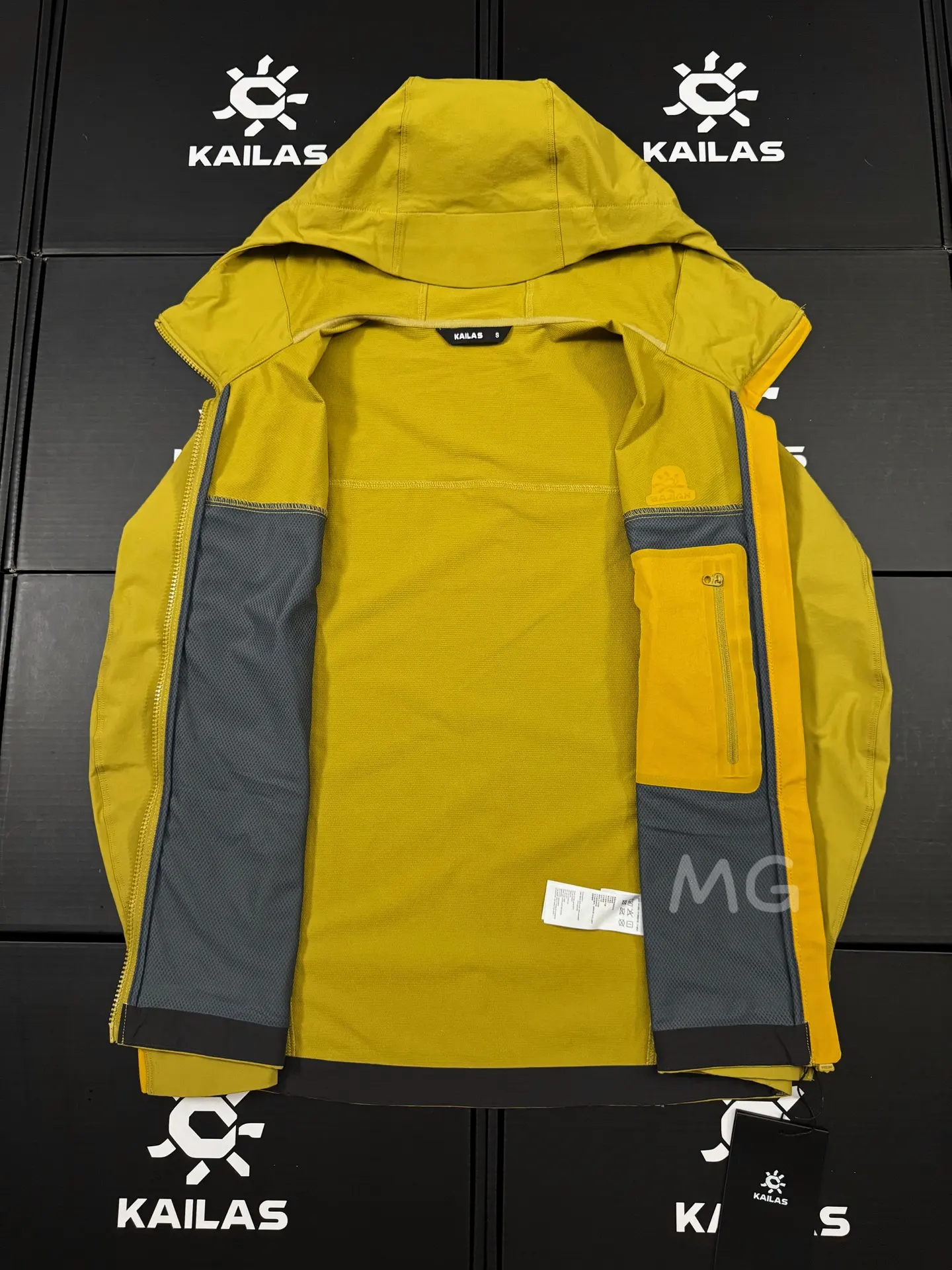 M8 Series Hooded Softshell Outdoor Jacket D35020643 — view 7