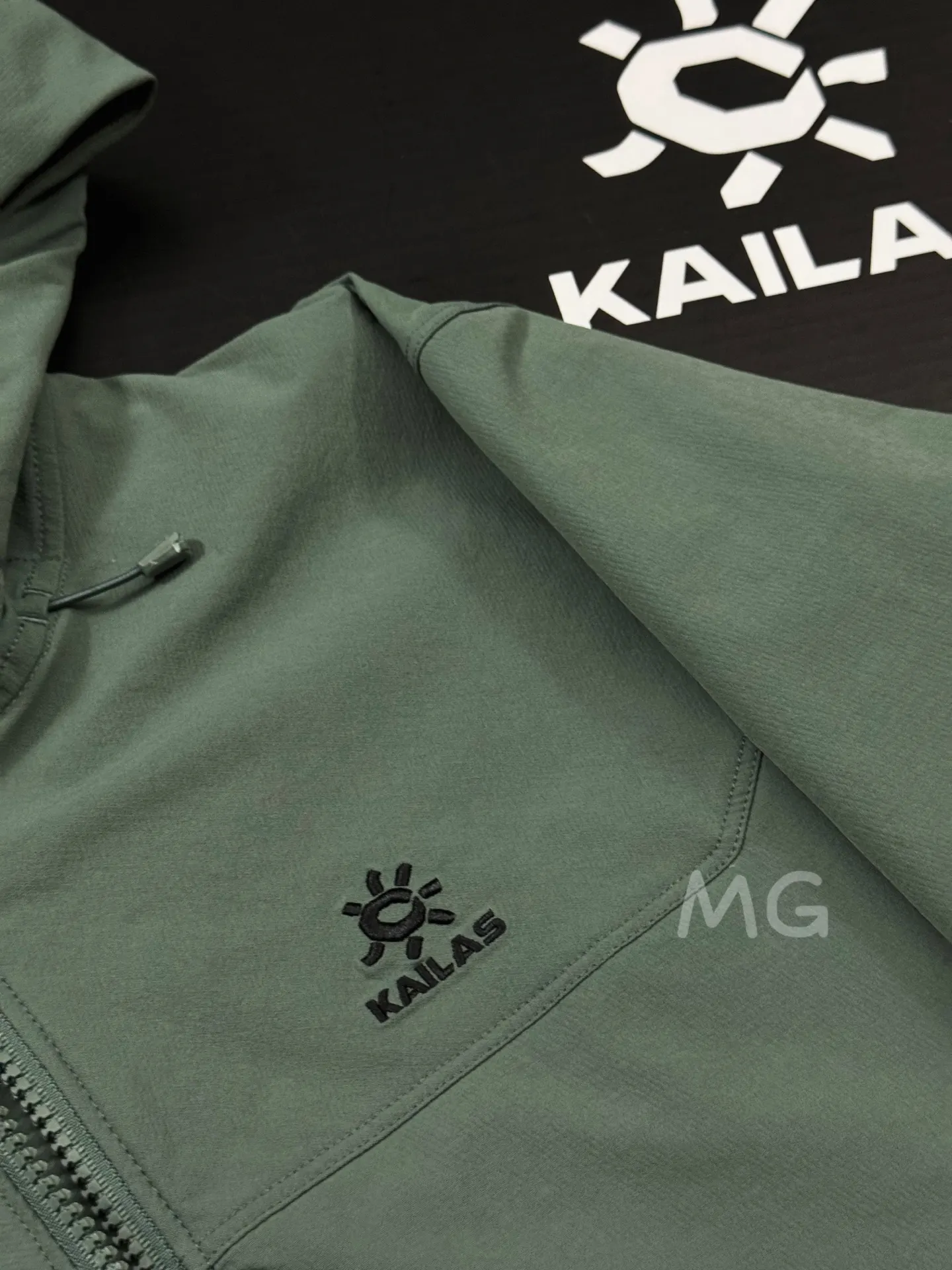 M8 Series Hooded Softshell Trekking Jacket D35020646 — view 5