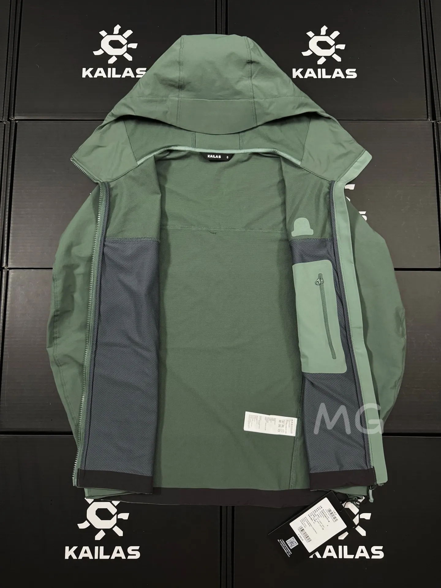 M8 Series Hooded Softshell Trekking Jacket D35020646 — view 7