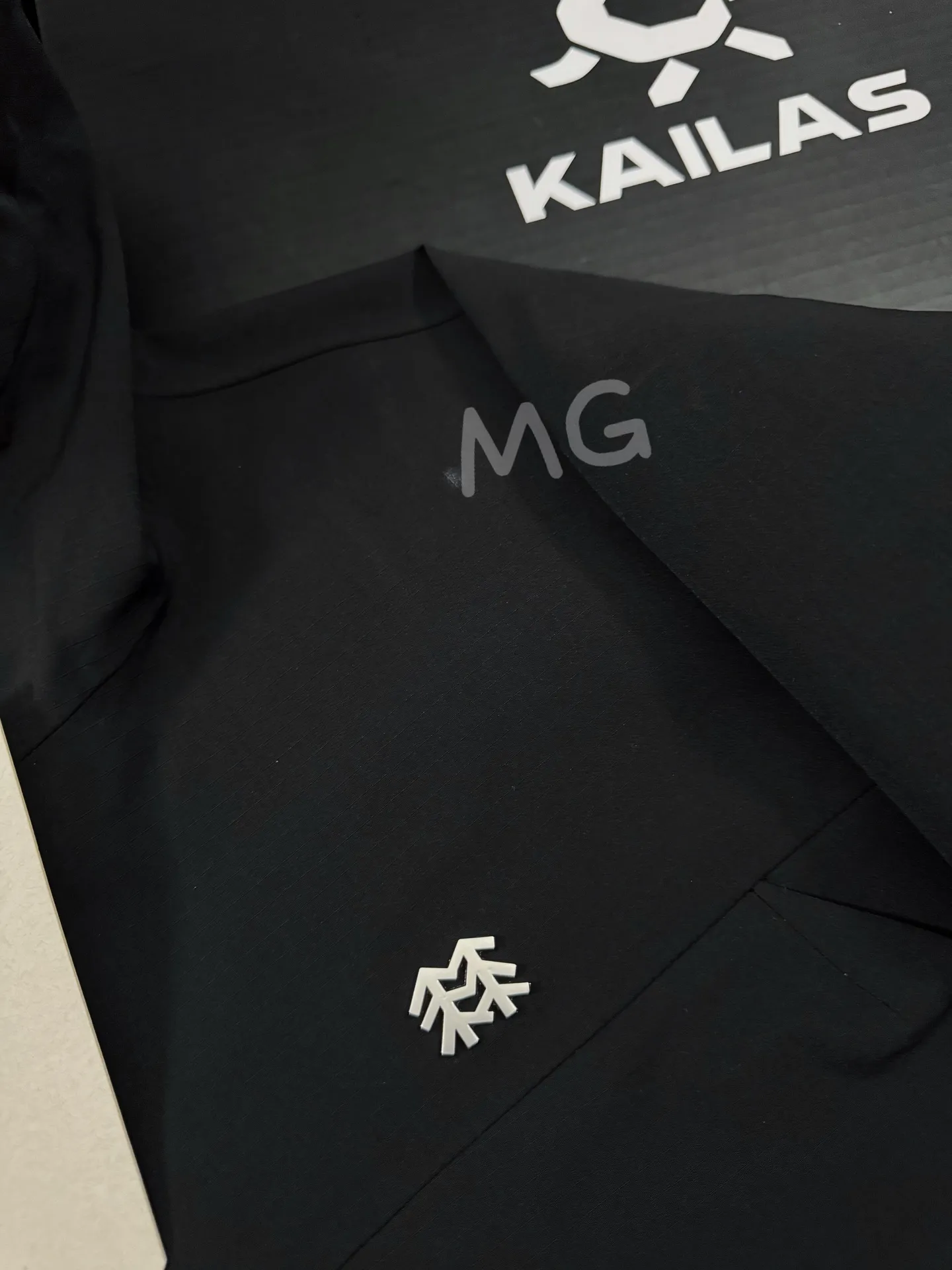 KOLON SPORT GORE-TEX Hooded Shell Jacket D36020587 — view 2