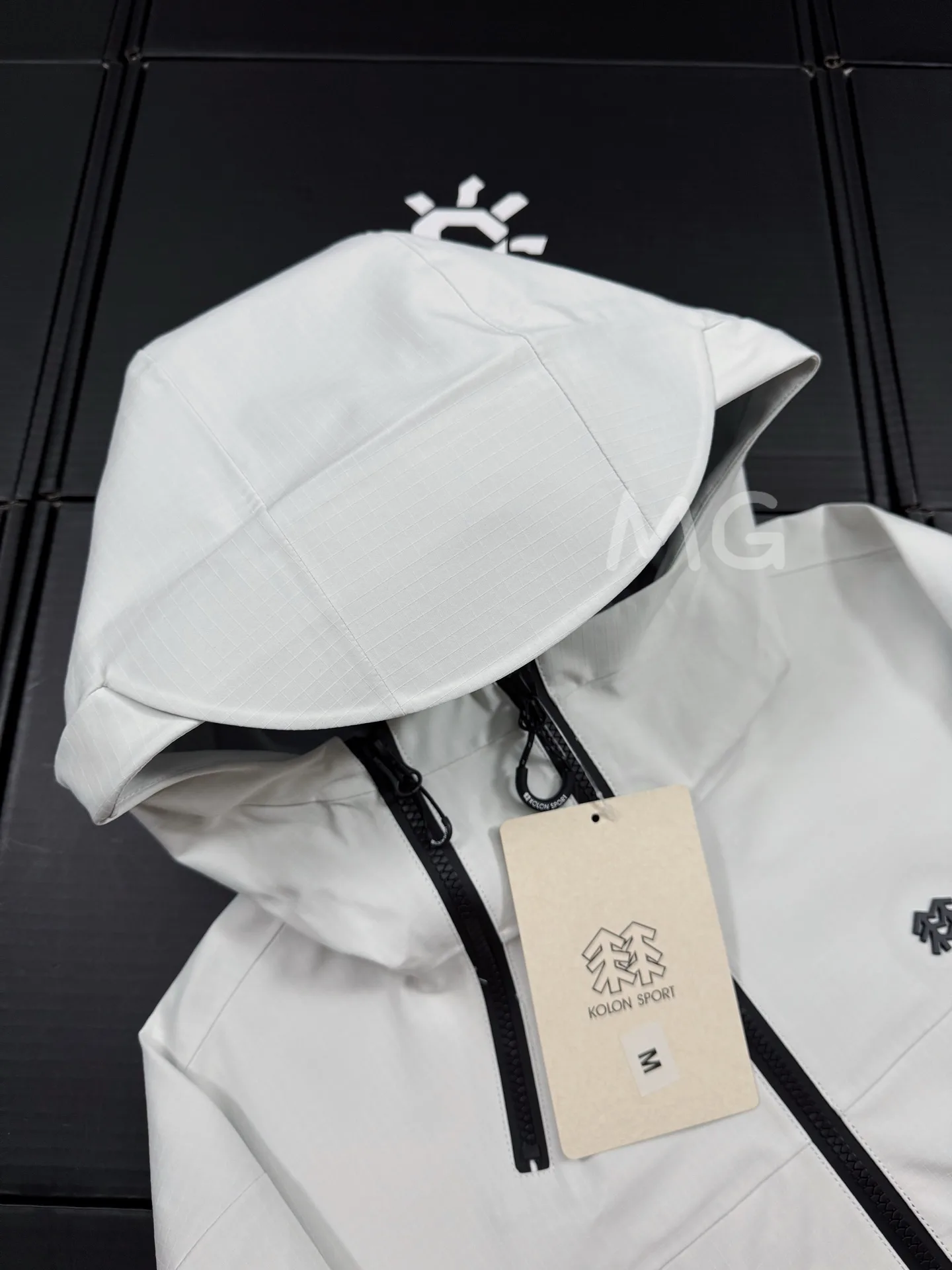 KOLON SPORT GORE-TEX Hooded Shell Jacket D36020647 — view 3