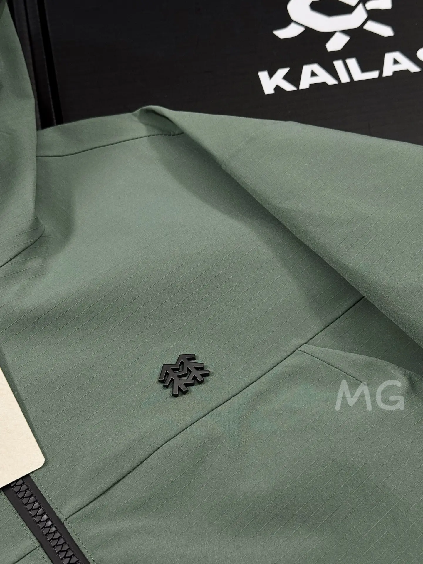 KOLON SPORT GORE-TEX Hooded Shell Jacket D36020590 — view 4