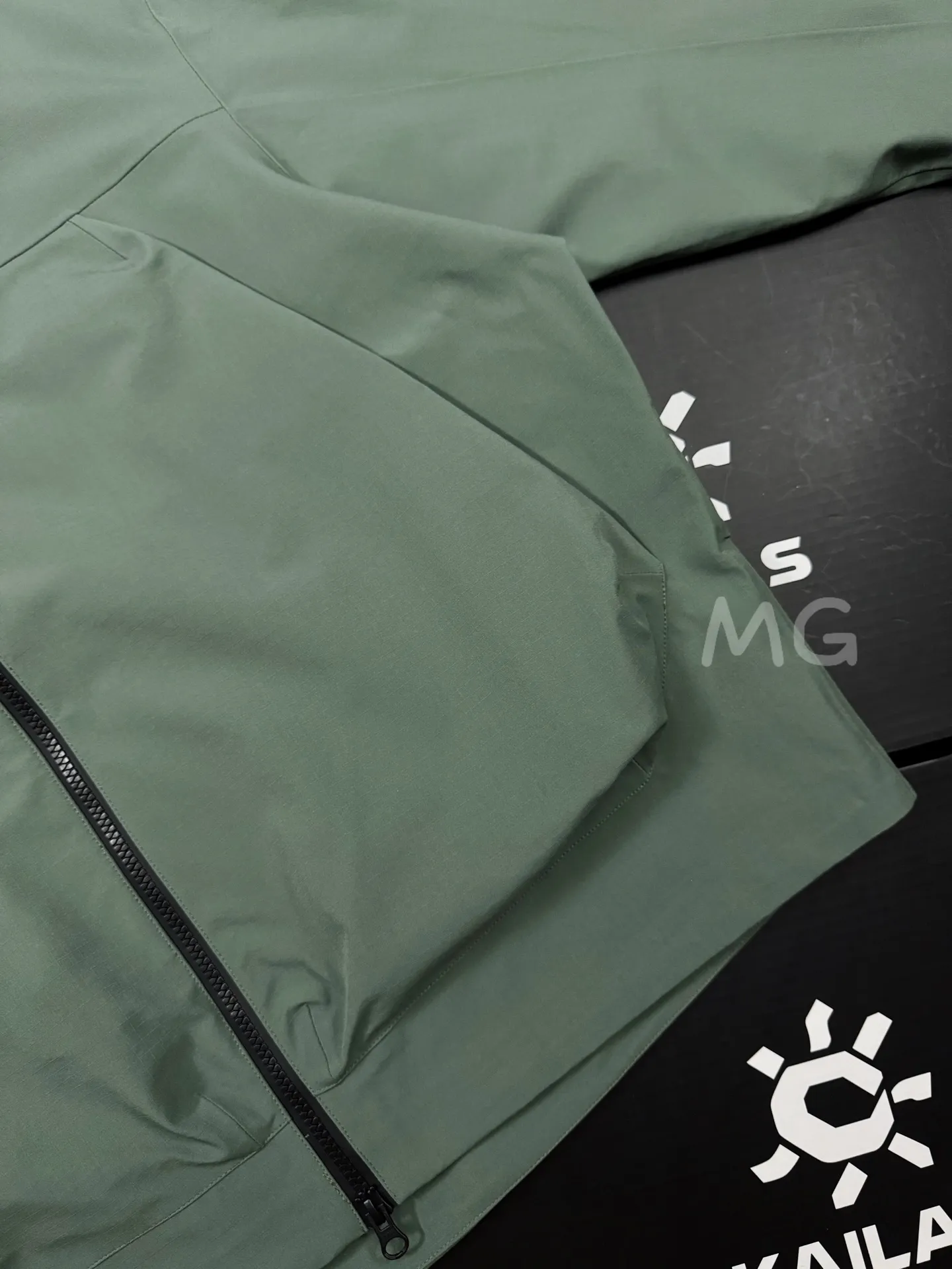 KOLON SPORT GORE-TEX Hooded Shell Jacket D36020590 — view 6