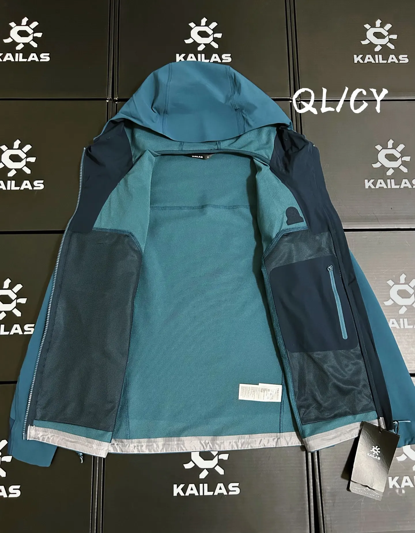 M8 Hooded Softshell Outdoor Jacket D36020861 — view 2