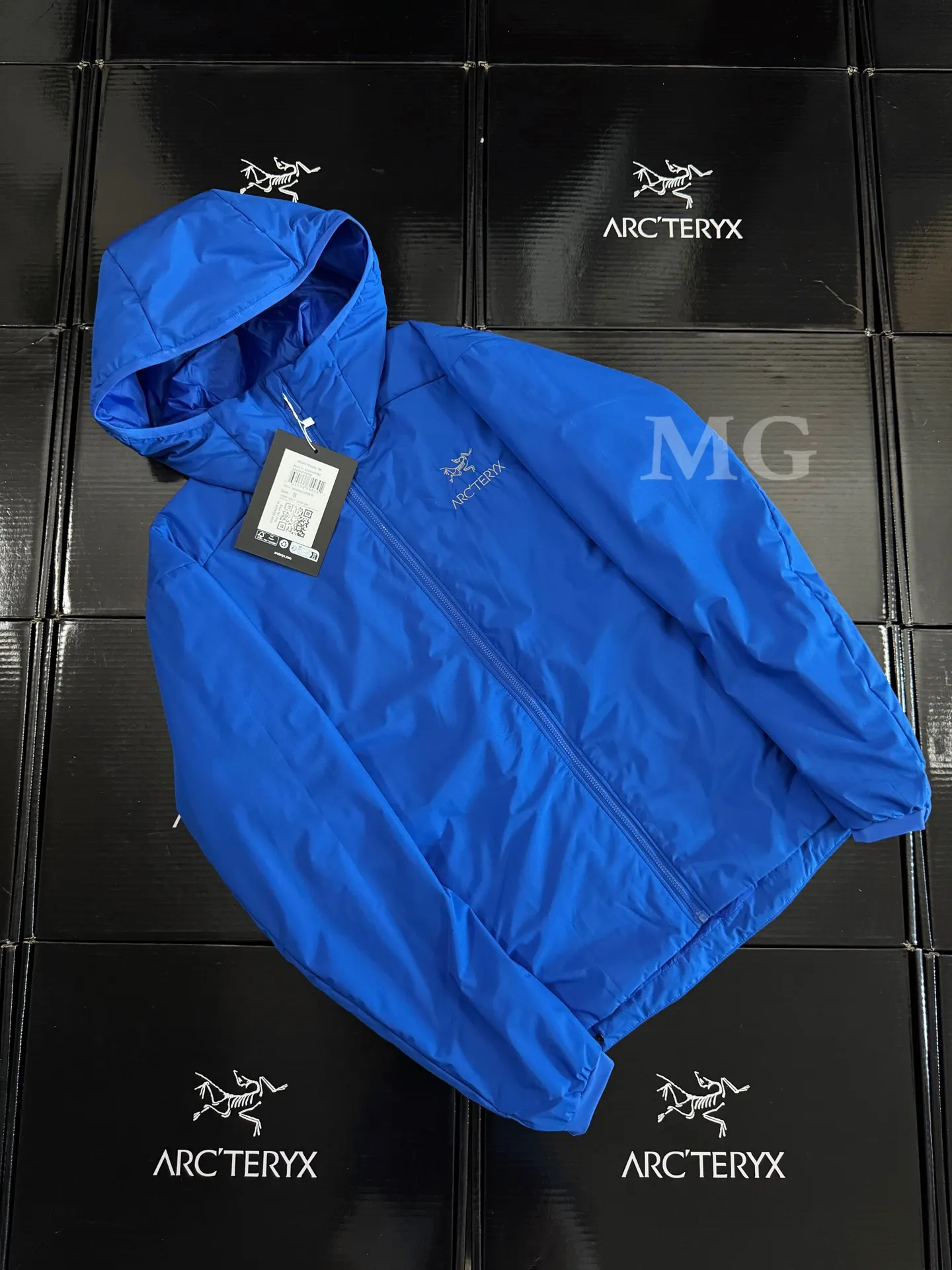 Atom SL Hoody Lightweight Insulated Jacket D36020939 — view 2
