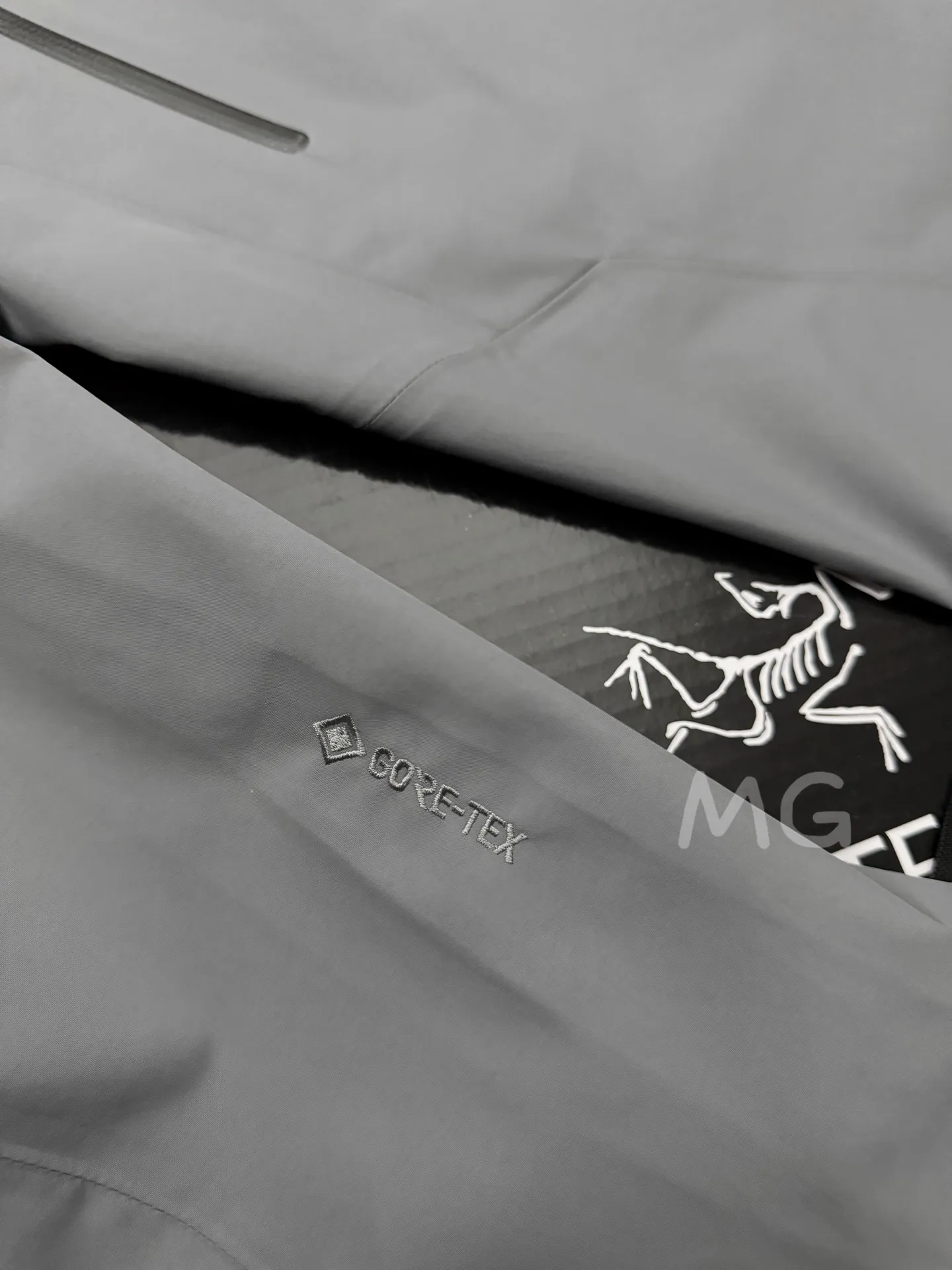 Beta SL GORE-TEX Hooded Shell Jacket D36020663 — view 3