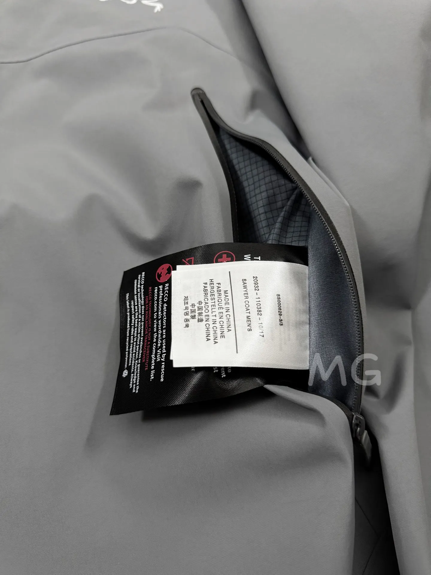 Beta SL GORE-TEX Hooded Shell Jacket D36020663 — view 7