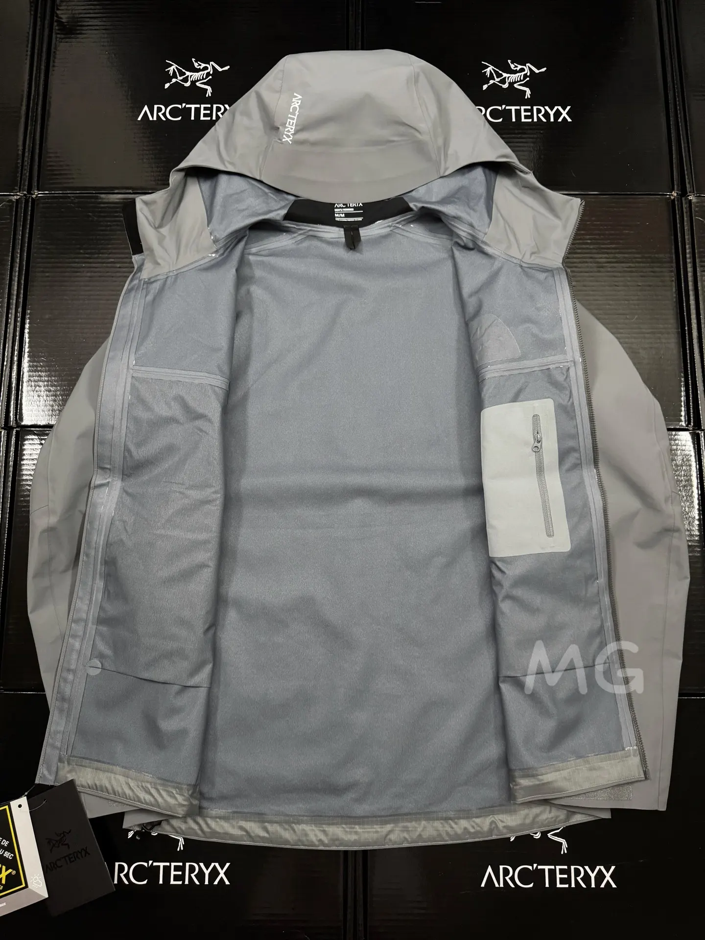 Beta SL GORE-TEX Hooded Shell Jacket D36020663 — view 8