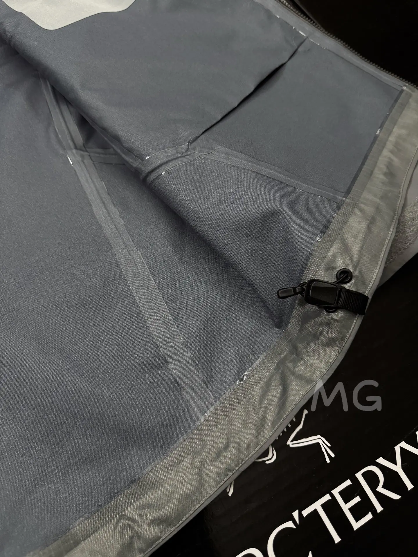 Beta SL GORE-TEX Hooded Shell Jacket D36020663 — view 9