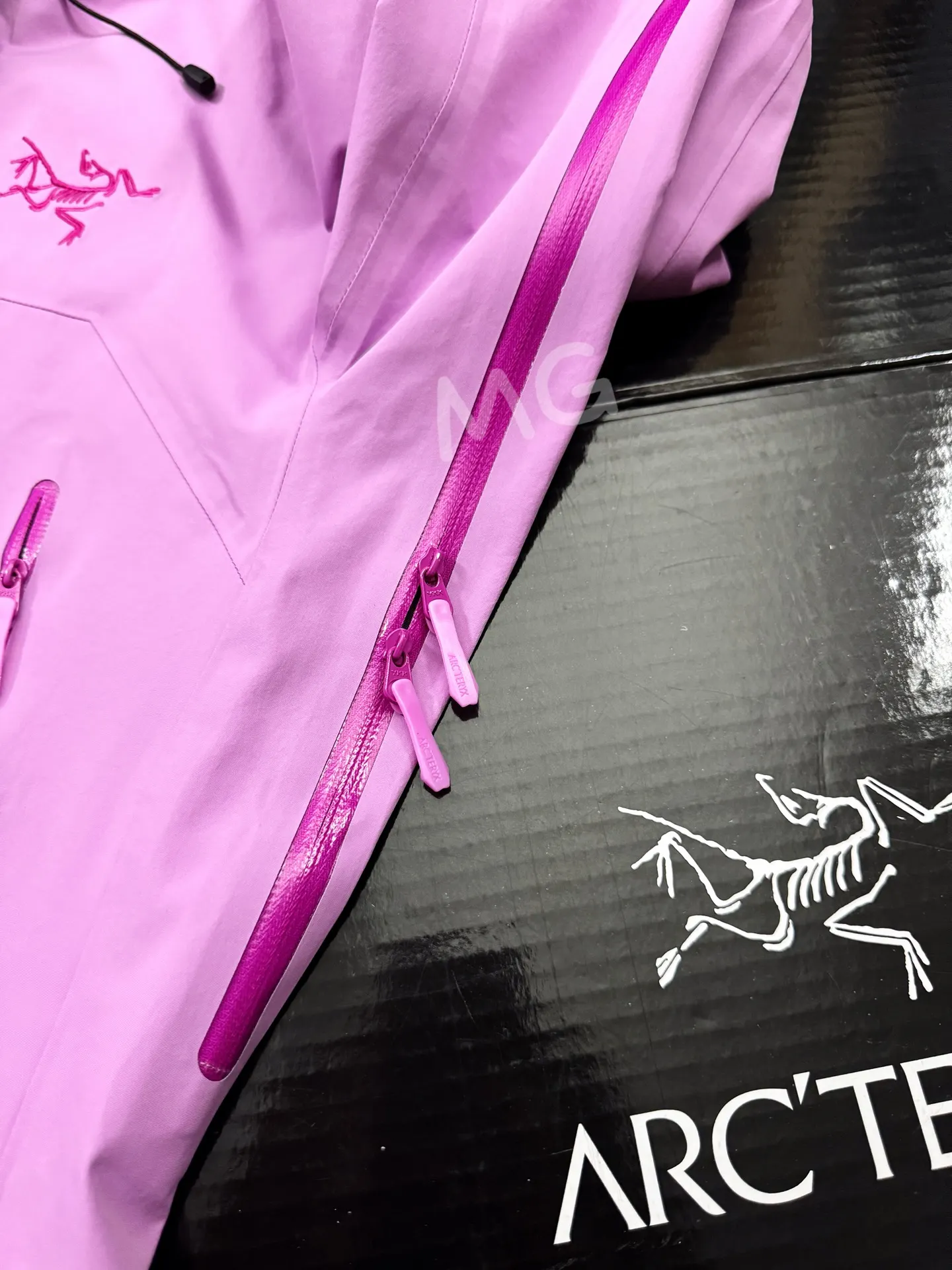 Beta SL GORE-TEX Hooded Shell Jacket D36020664 — view 6