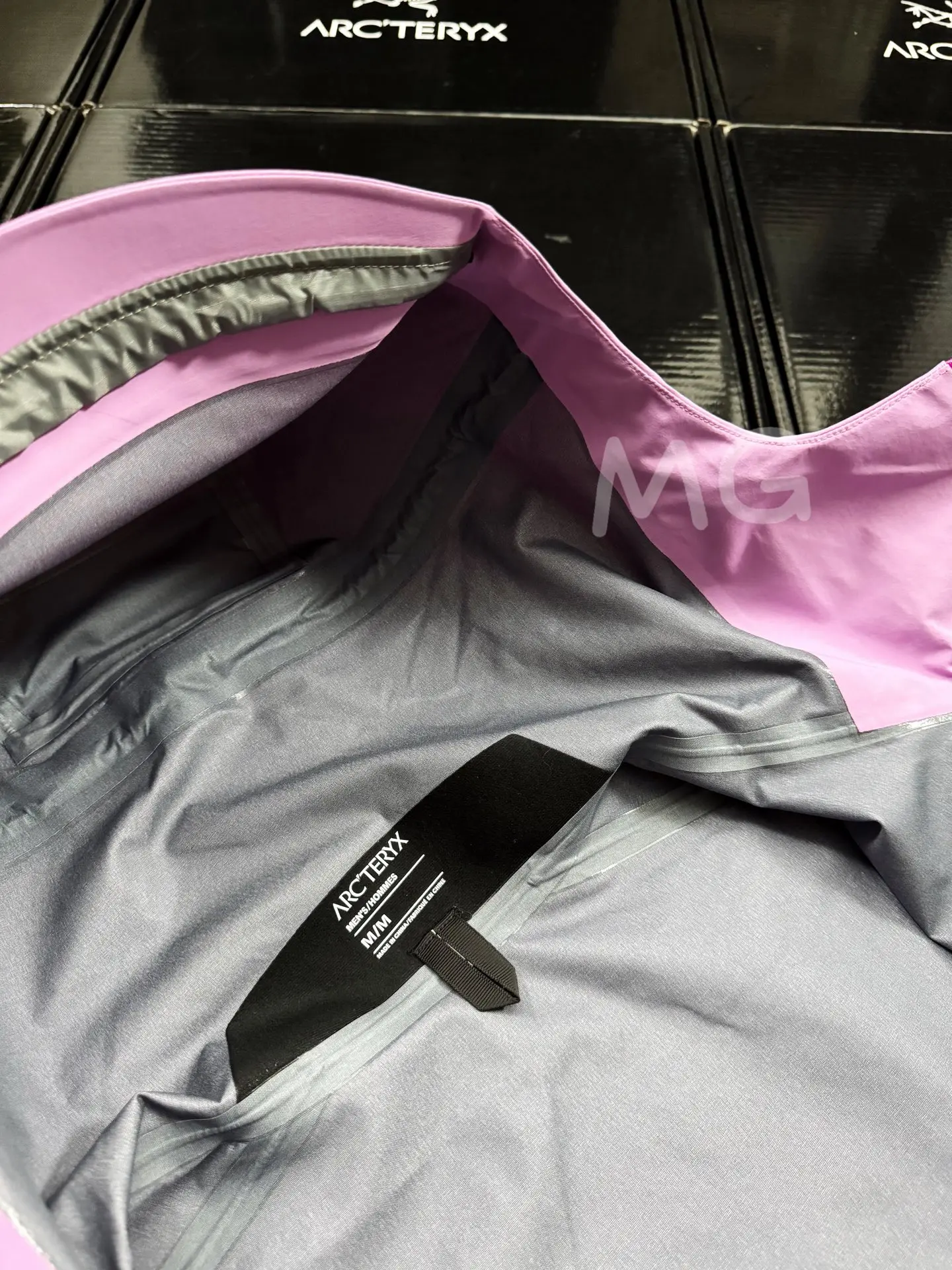 Beta SL GORE-TEX Hooded Shell Jacket D36020664 — view 9