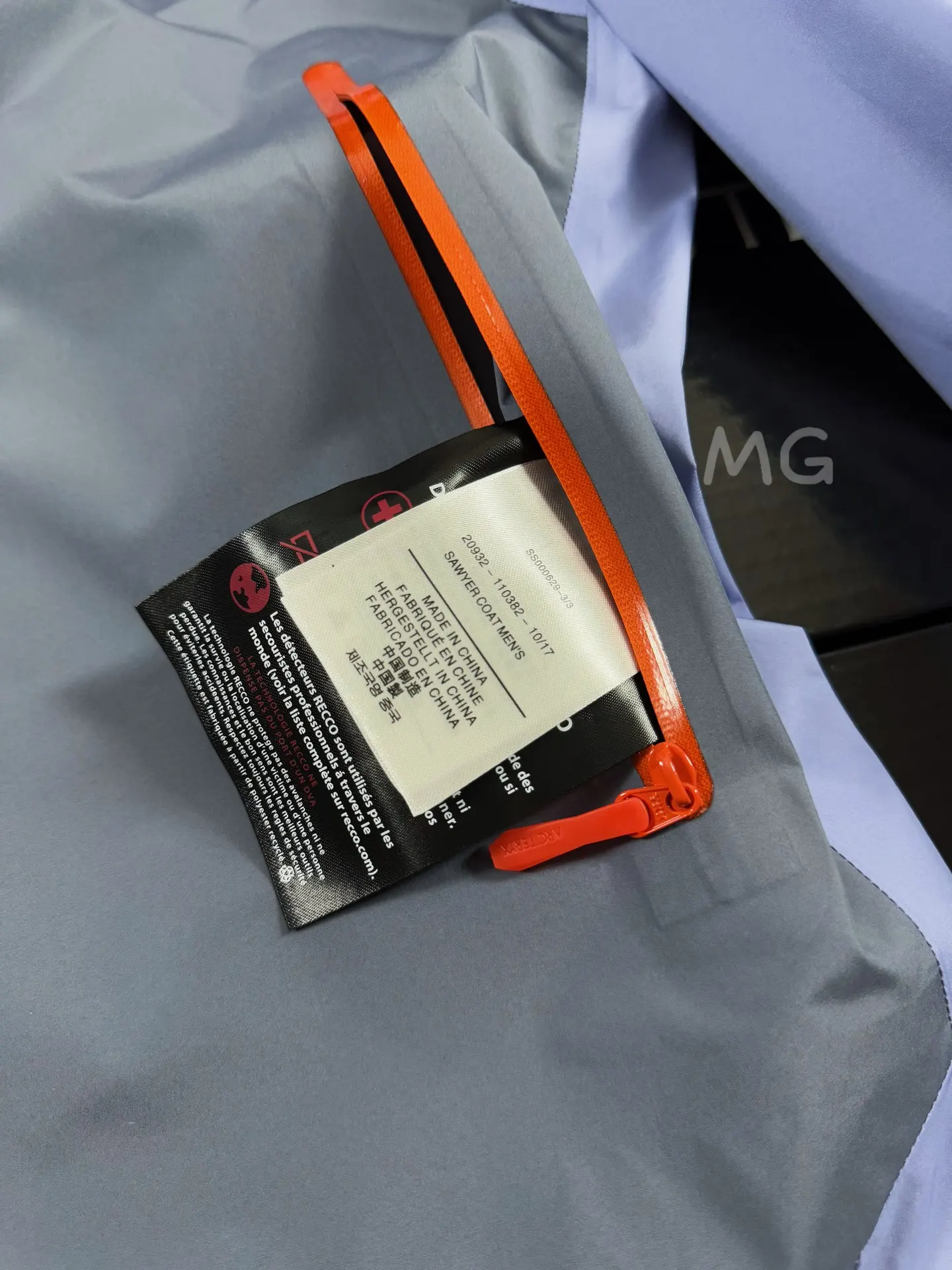 Beta SL GORE-TEX Hooded Shell Jacket D36020660 — view 6