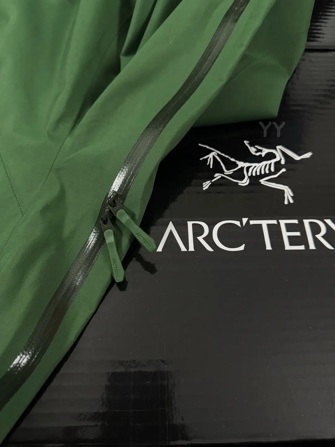Beta SL GORE-TEX Hooded Shell Jacket D36020667 — view 5
