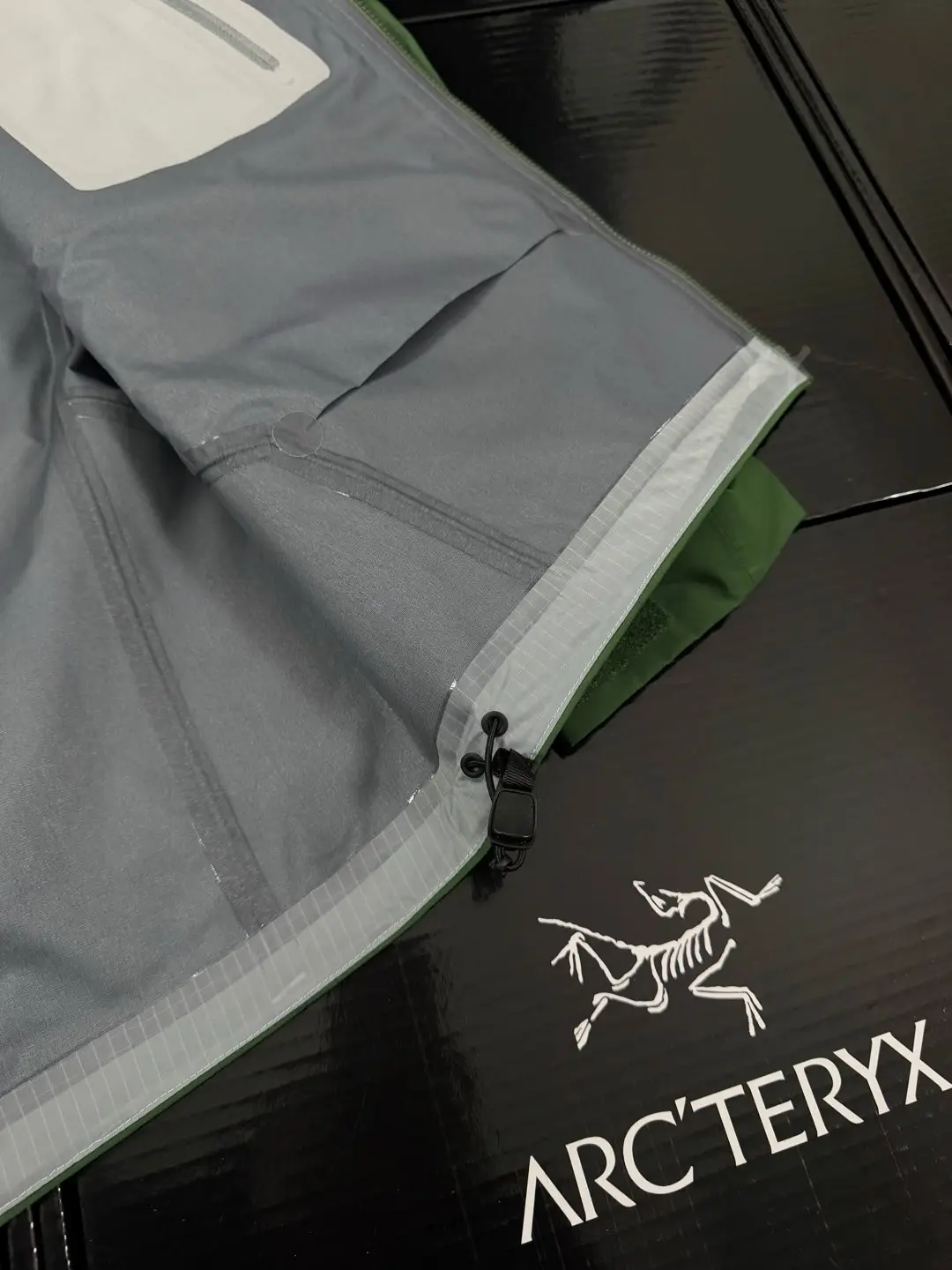 Beta SL GORE-TEX Hooded Shell Jacket D36020667 — view 9