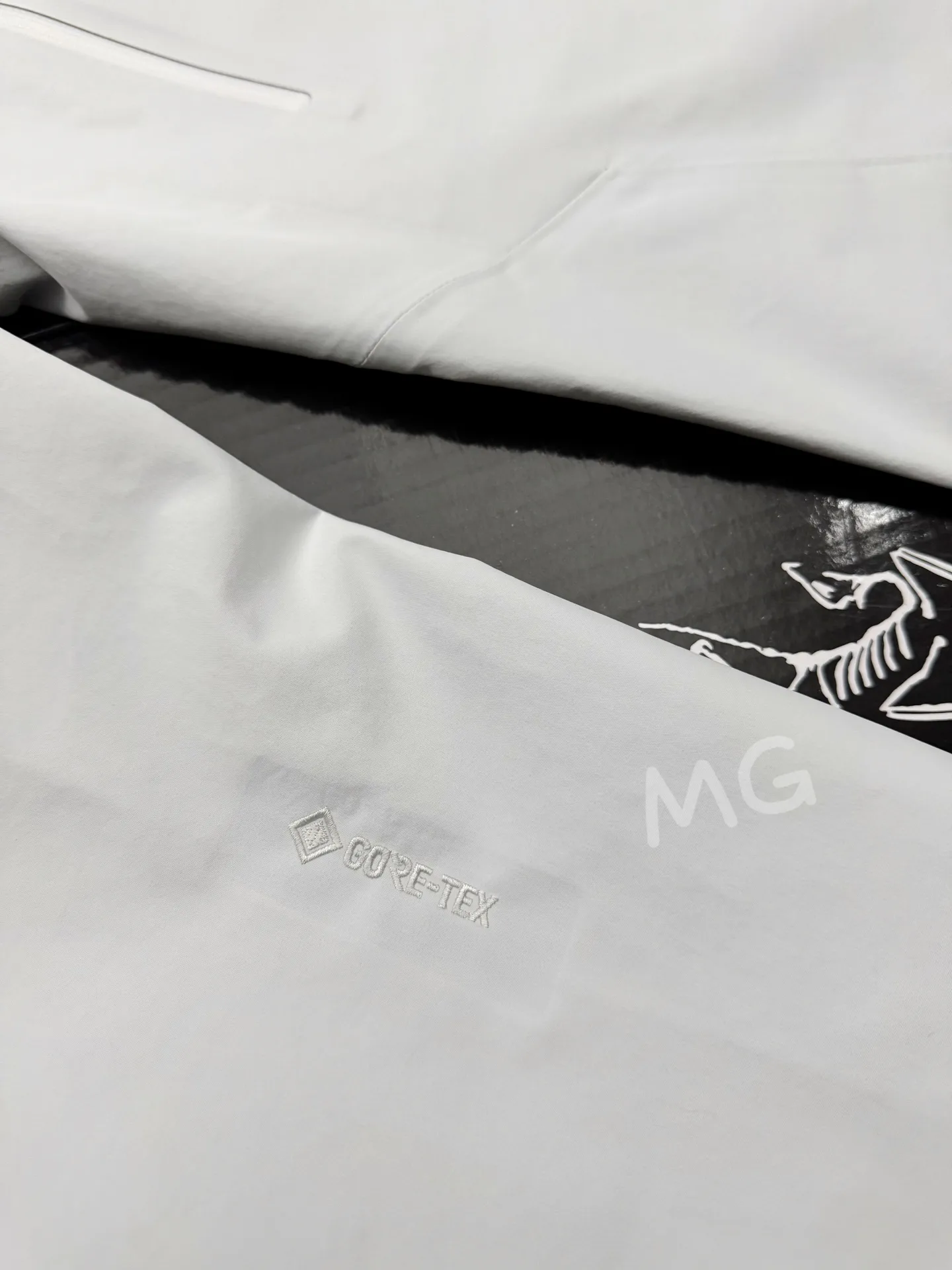 Beta SL GORE-TEX Hooded Shell Jacket D36020662 — view 3