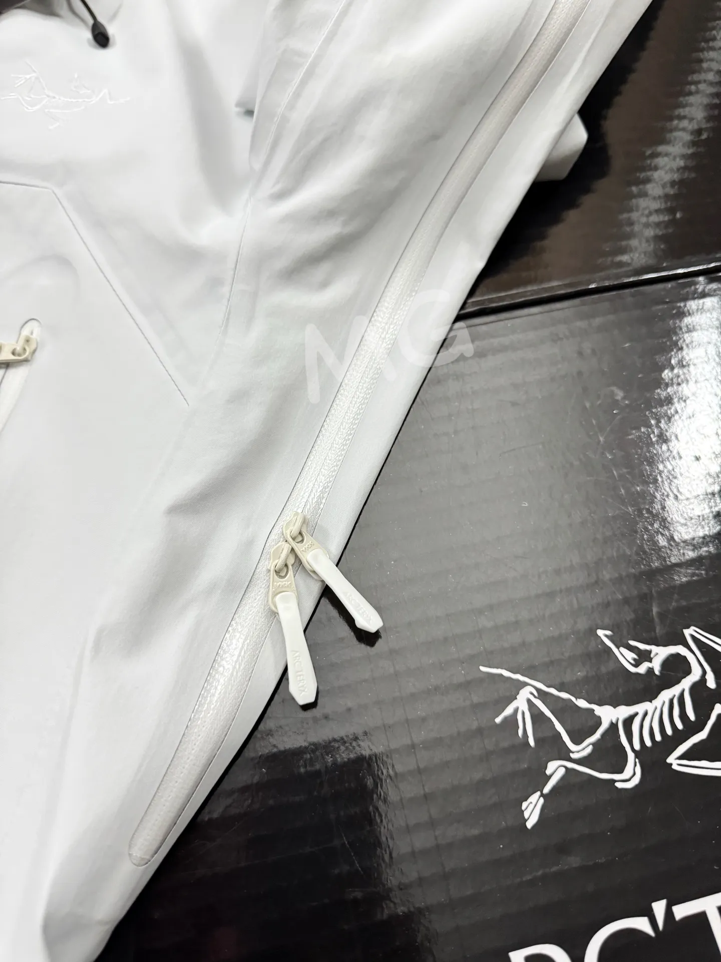 Beta SL GORE-TEX Hooded Shell Jacket D36020662 — view 6