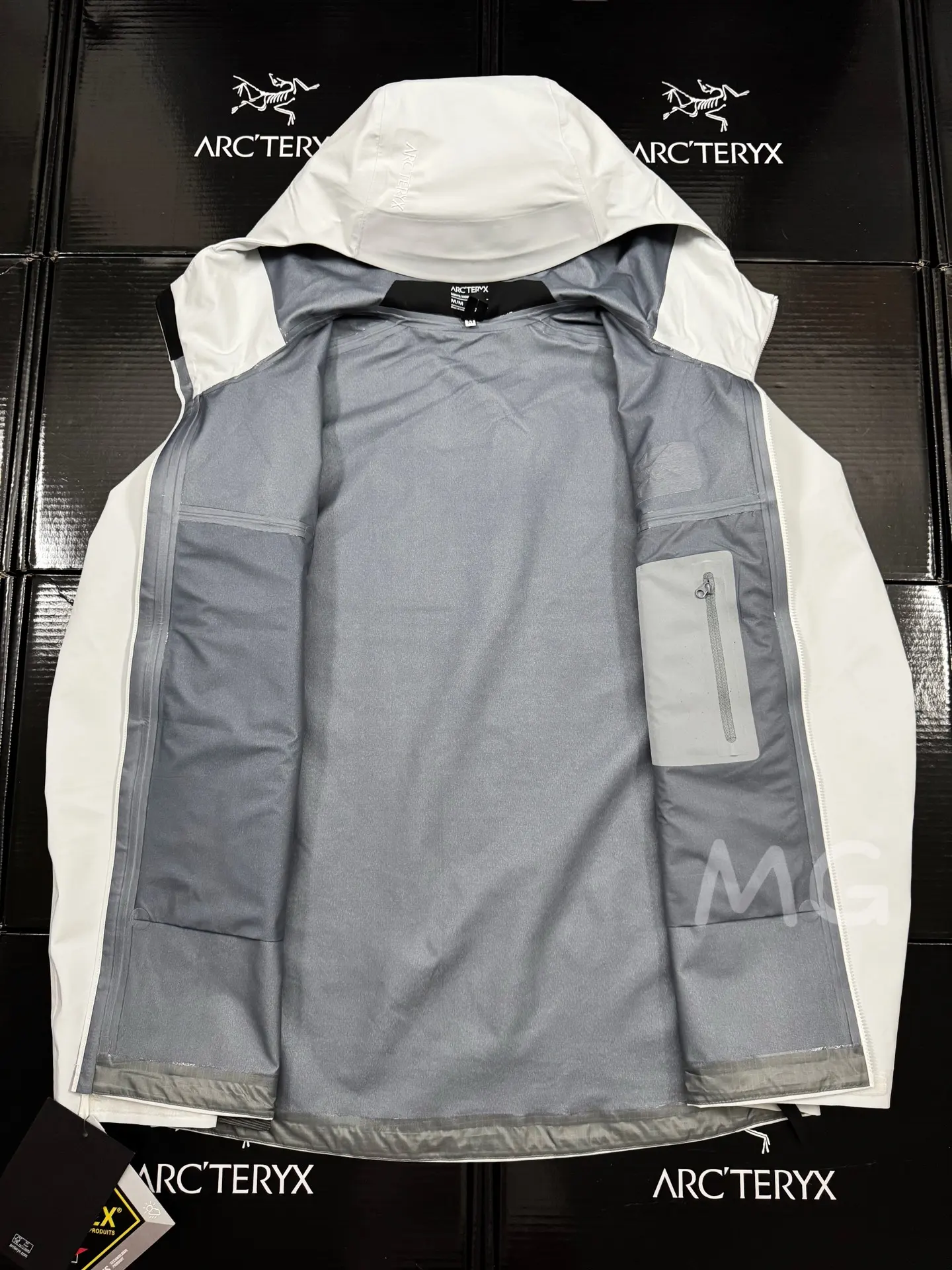 Beta SL GORE-TEX Hooded Shell Jacket D36020662 — view 8