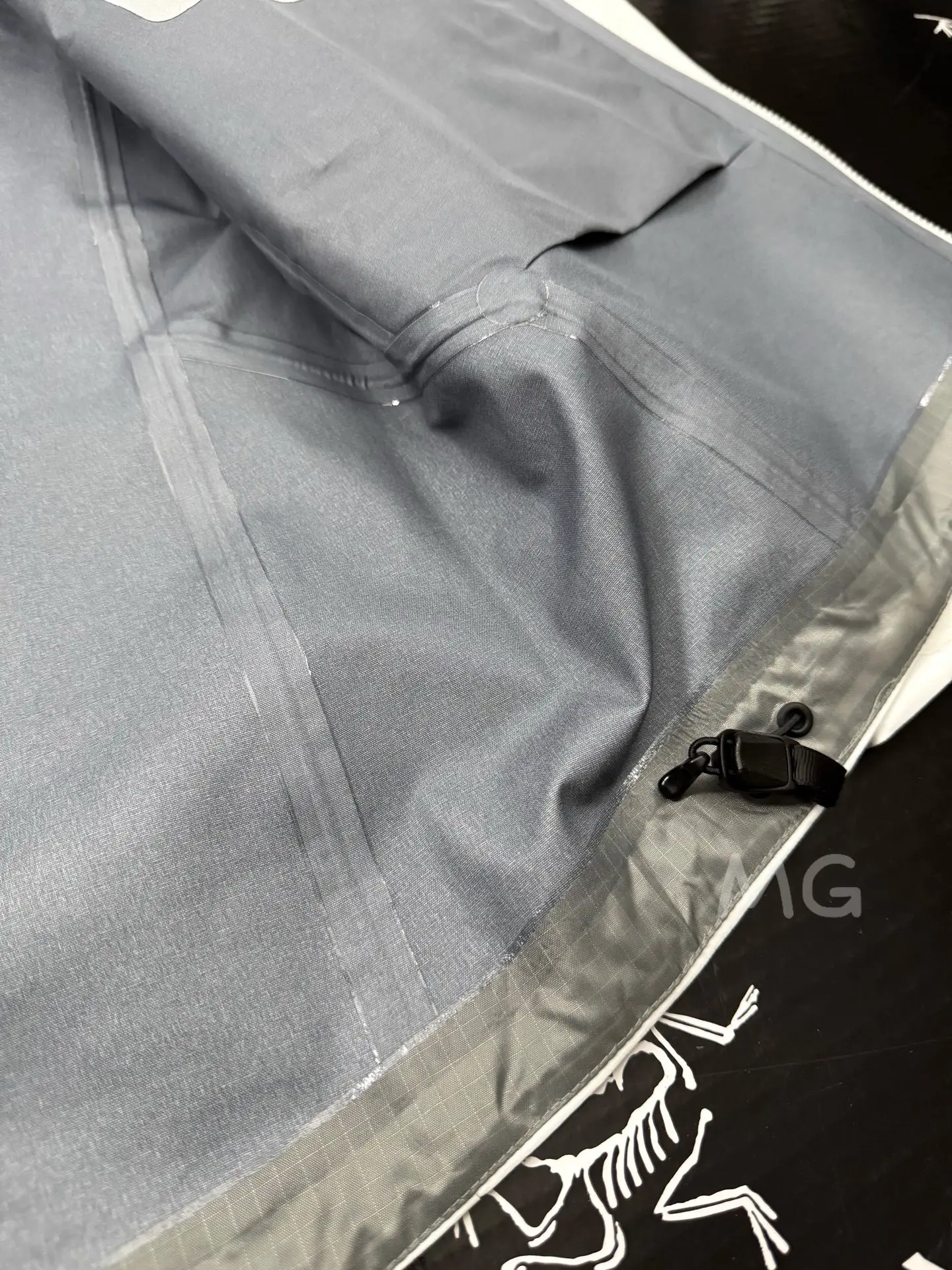 Beta SL GORE-TEX Hooded Shell Jacket D36020662 — view 9
