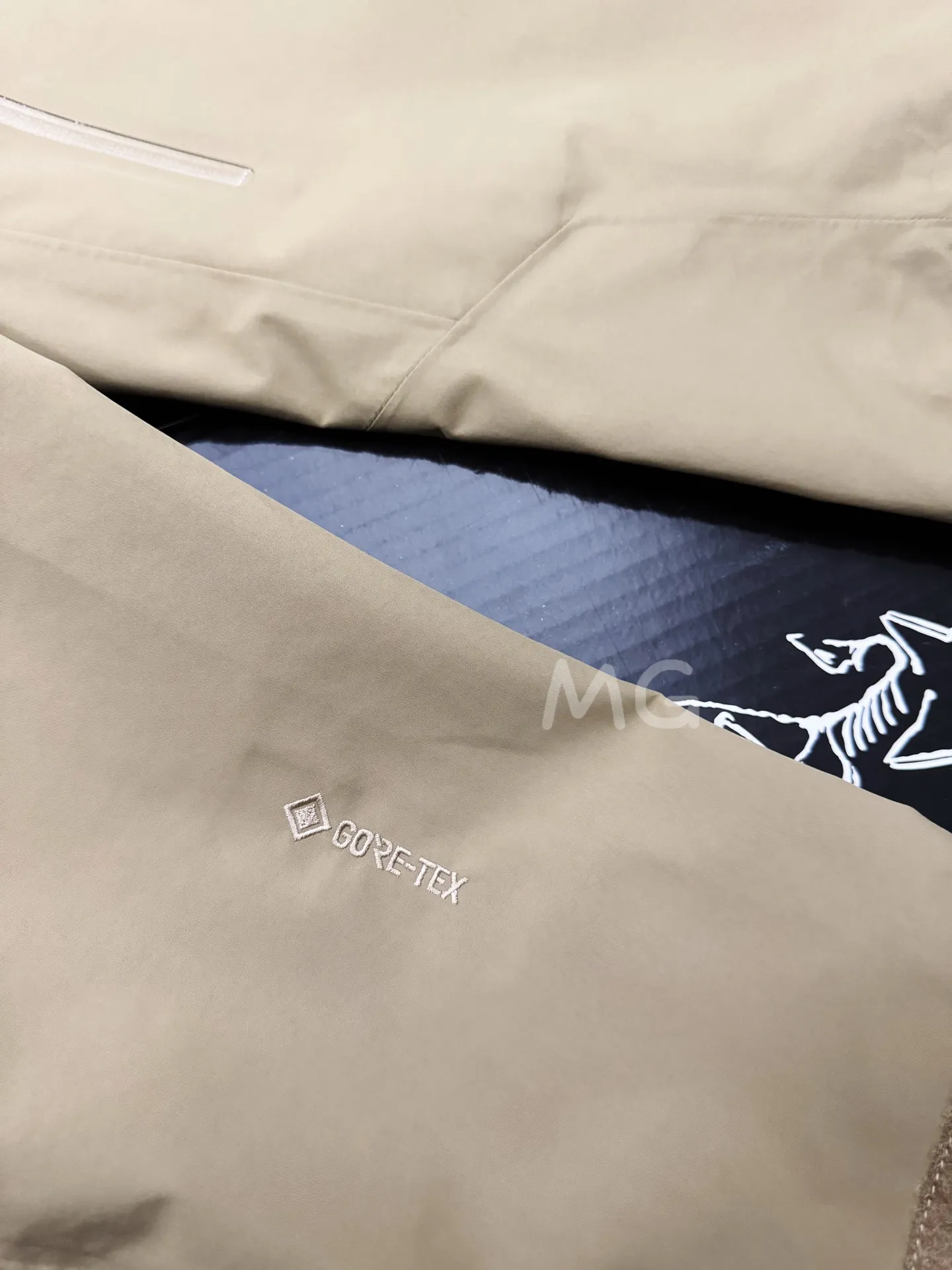 Beta SL GORE-TEX Hooded Shell Jacket D36020665 — view 3