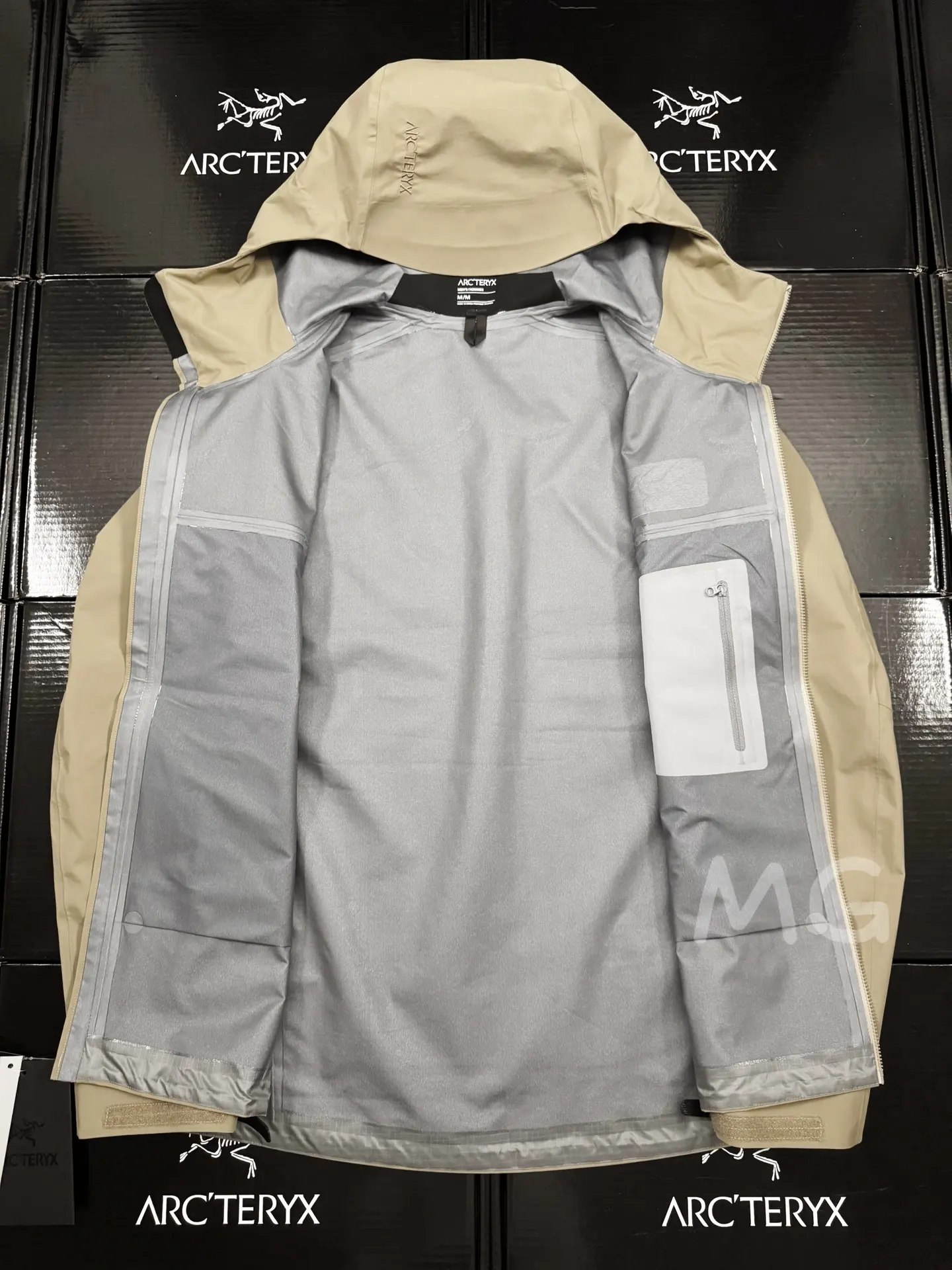Beta SL GORE-TEX Hooded Shell Jacket D36020665 — view 8