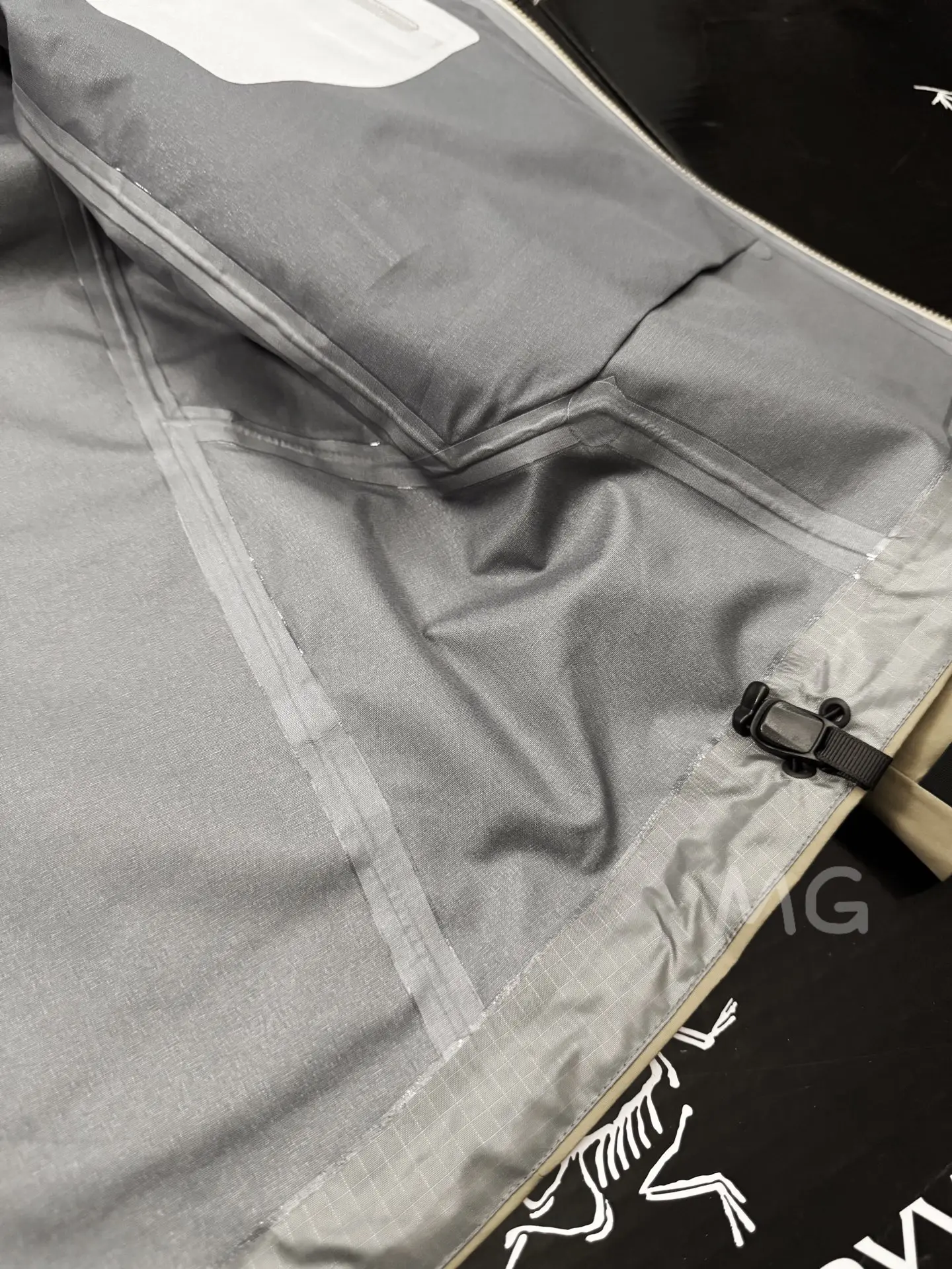Beta SL GORE-TEX Hooded Shell Jacket D36020665 — view 9