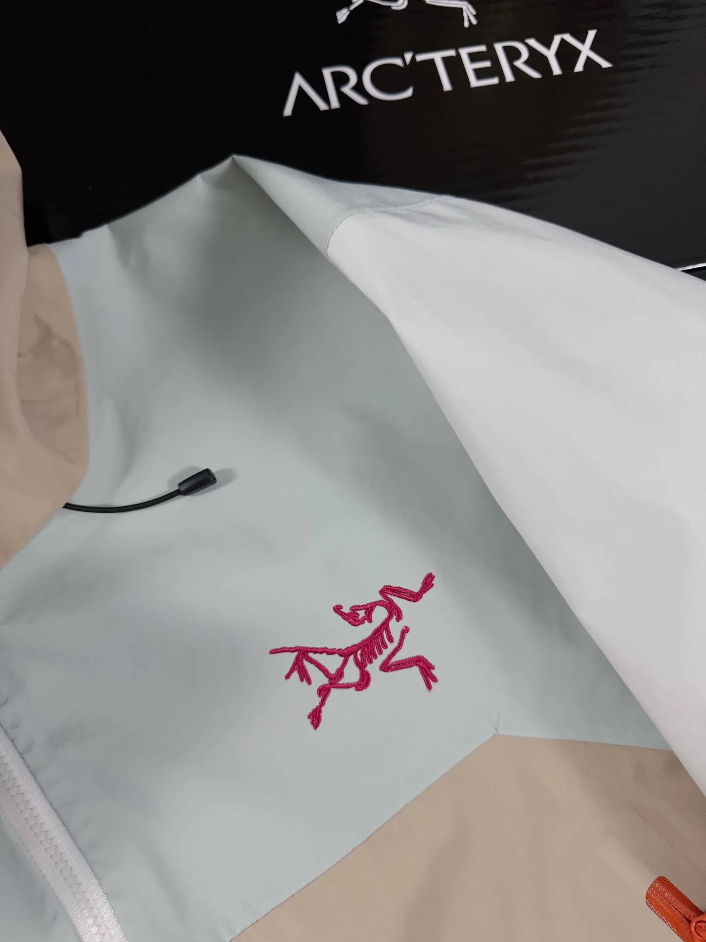 Beta Lightweight Gore-Tex Color-Block Shell Jacket D36020719 — view 2