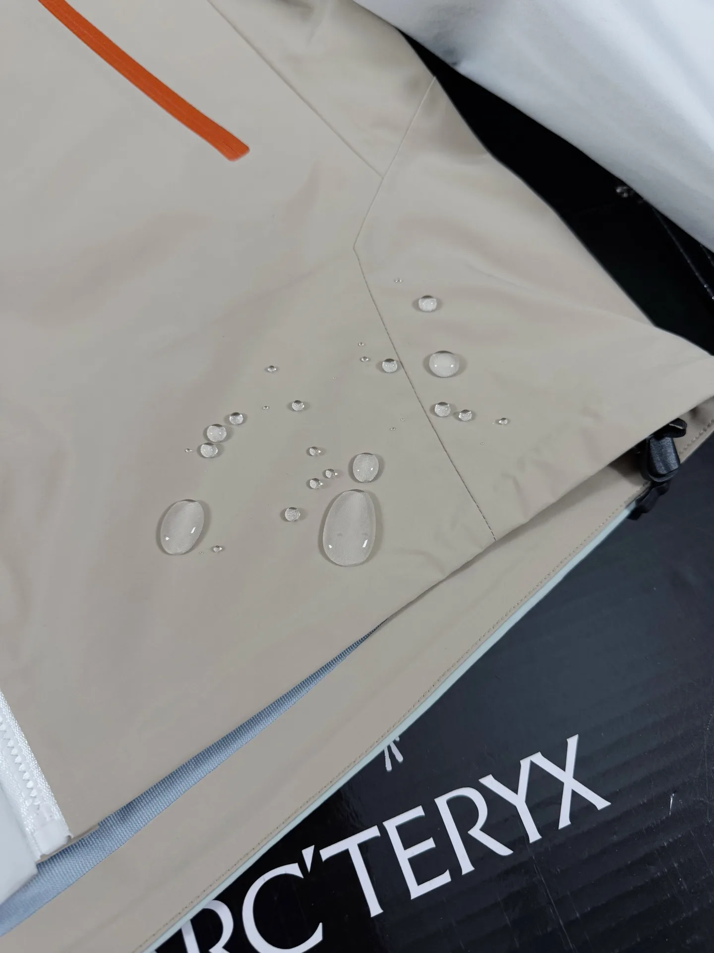 Beta Lightweight Gore-Tex Color-Block Shell Jacket D36020719 — view 7