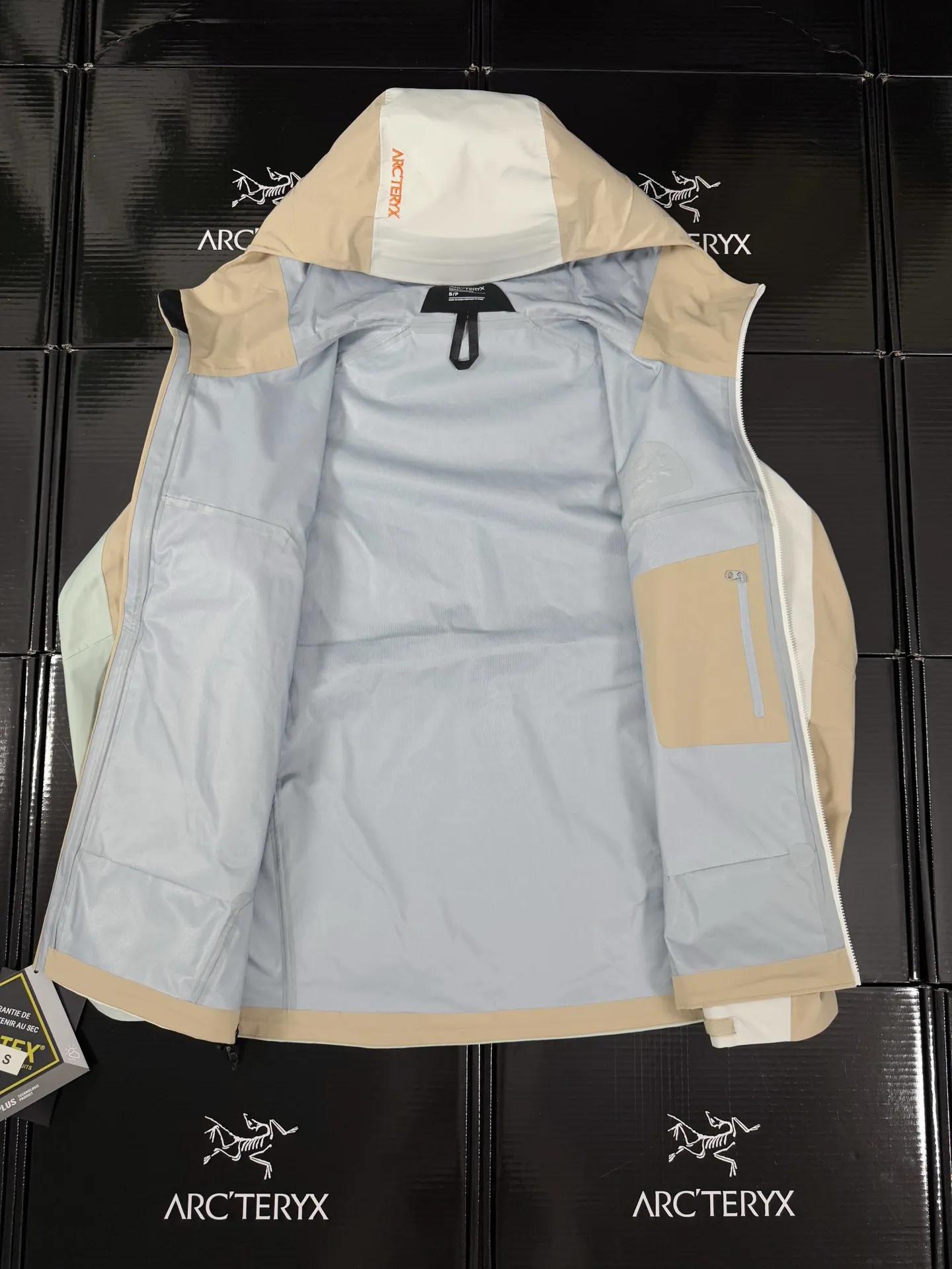 Beta Lightweight Gore-Tex Color-Block Shell Jacket D36020719 — view 8