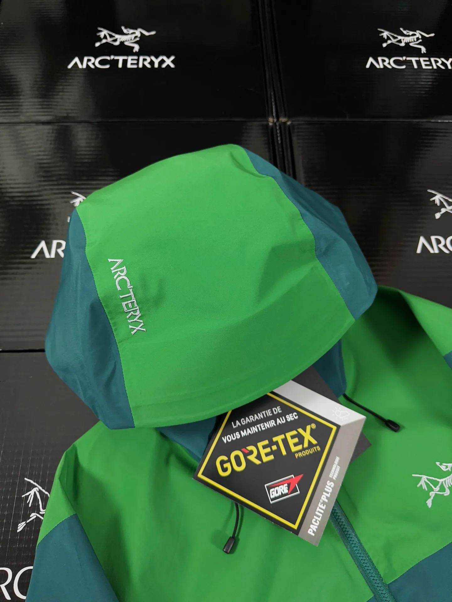 Beta Lightweight GORE-TEX Hooded Shell Jacket D36020720 — view 3