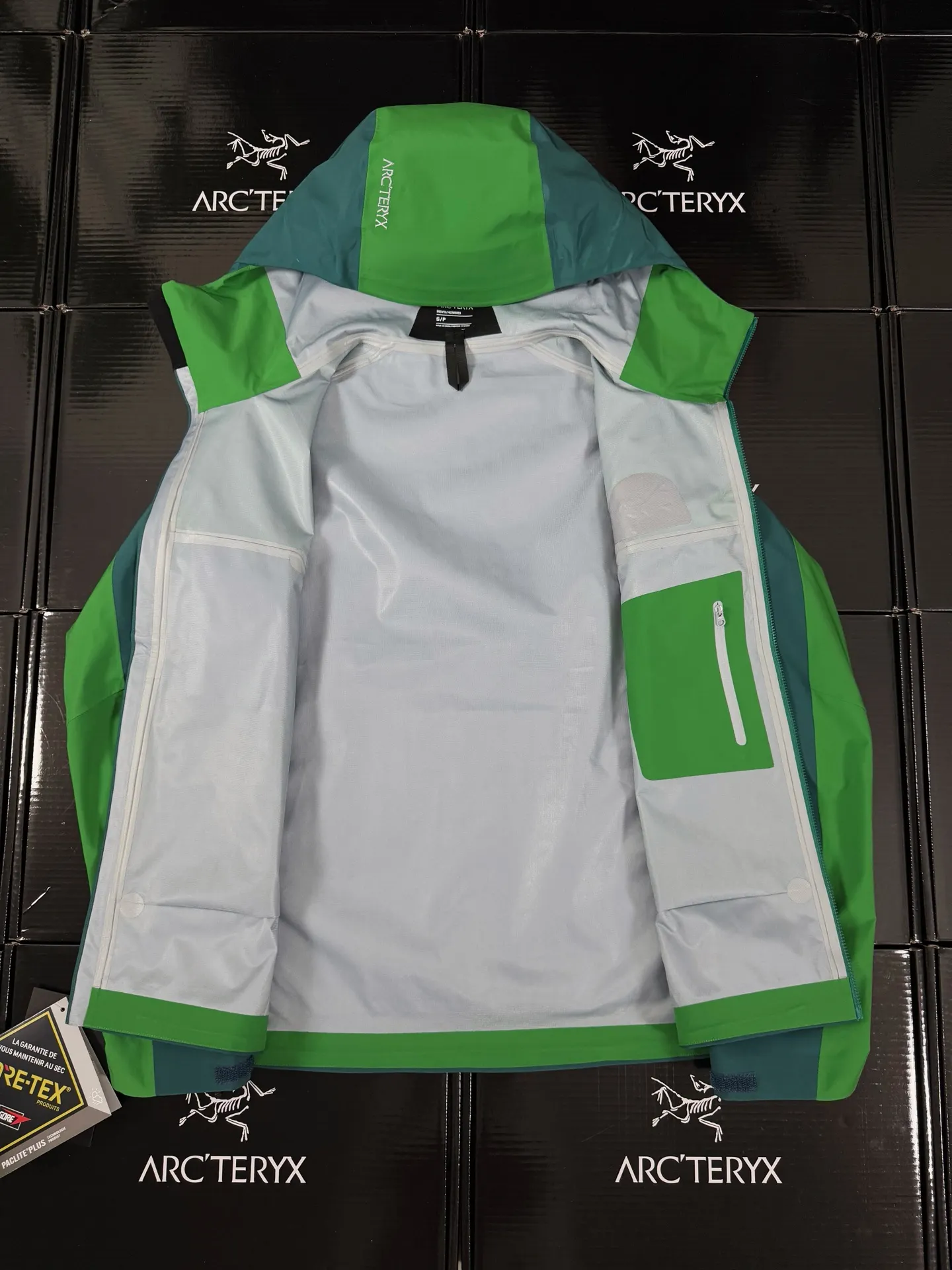 Beta Lightweight GORE-TEX Hooded Shell Jacket D36020720 — view 6