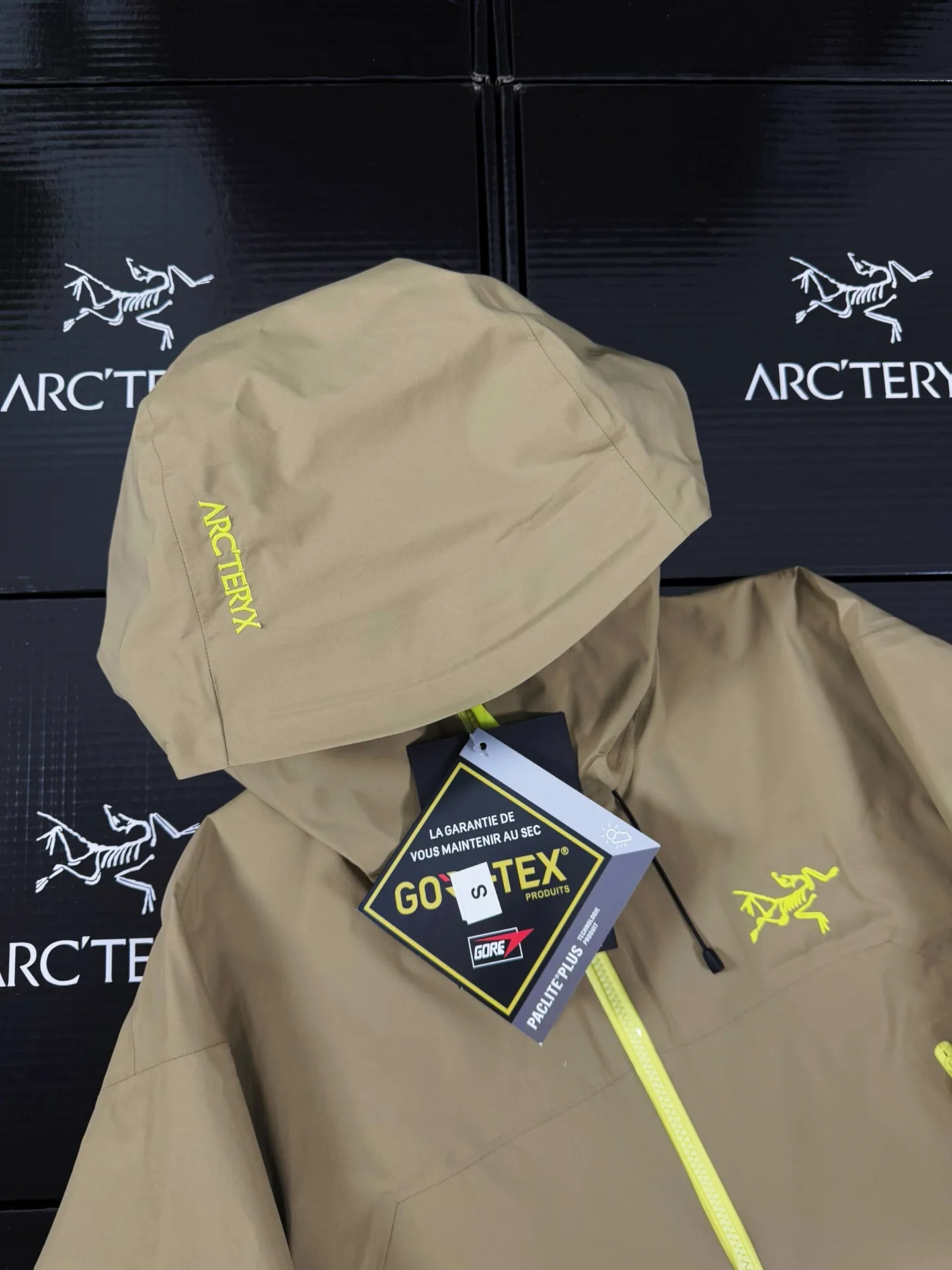 Beta Lightweight GORE-TEX Hooded Shell Jacket D36020712 — view 2