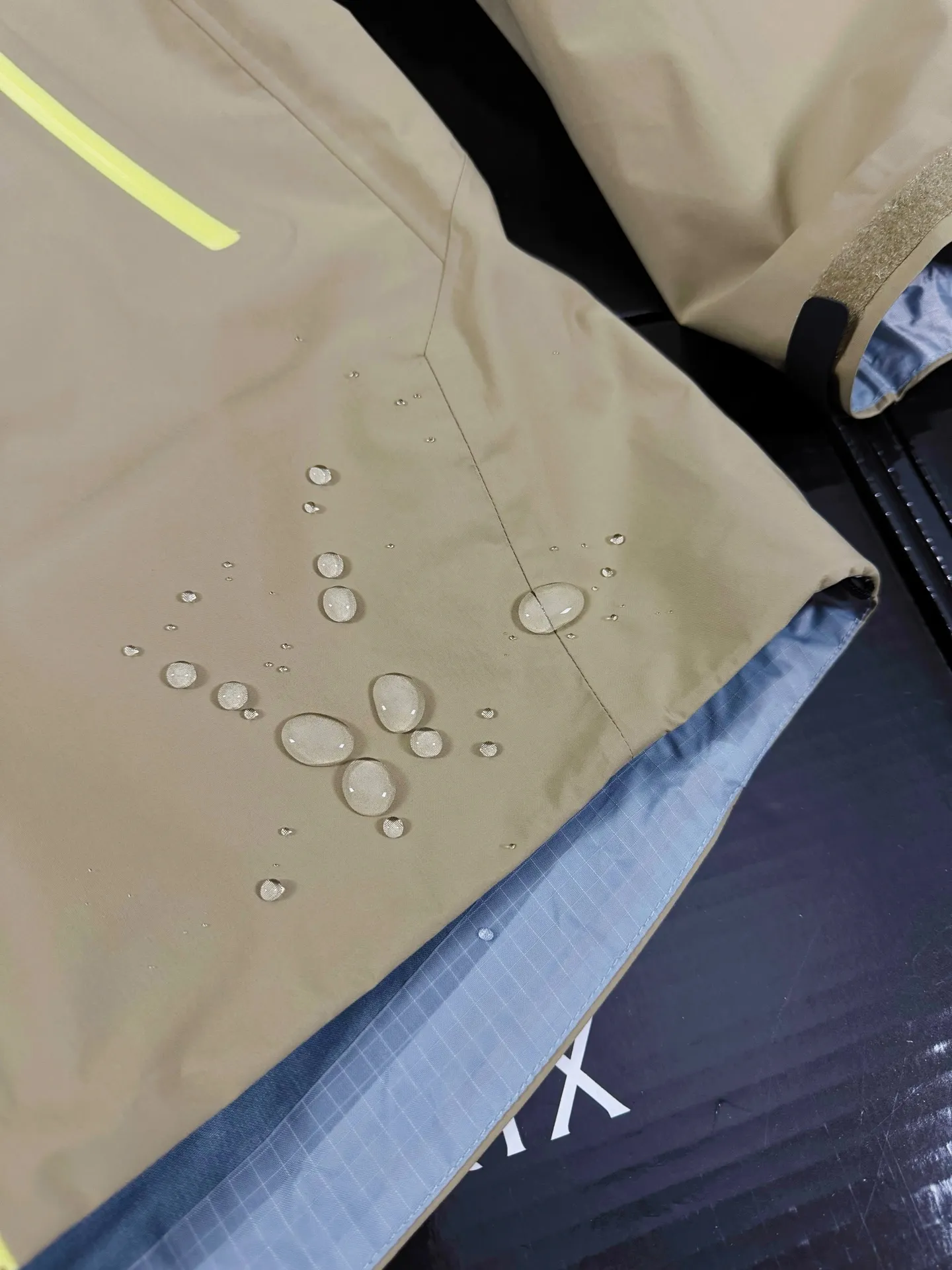 Beta Lightweight GORE-TEX Hooded Shell Jacket D36020712 — view 5