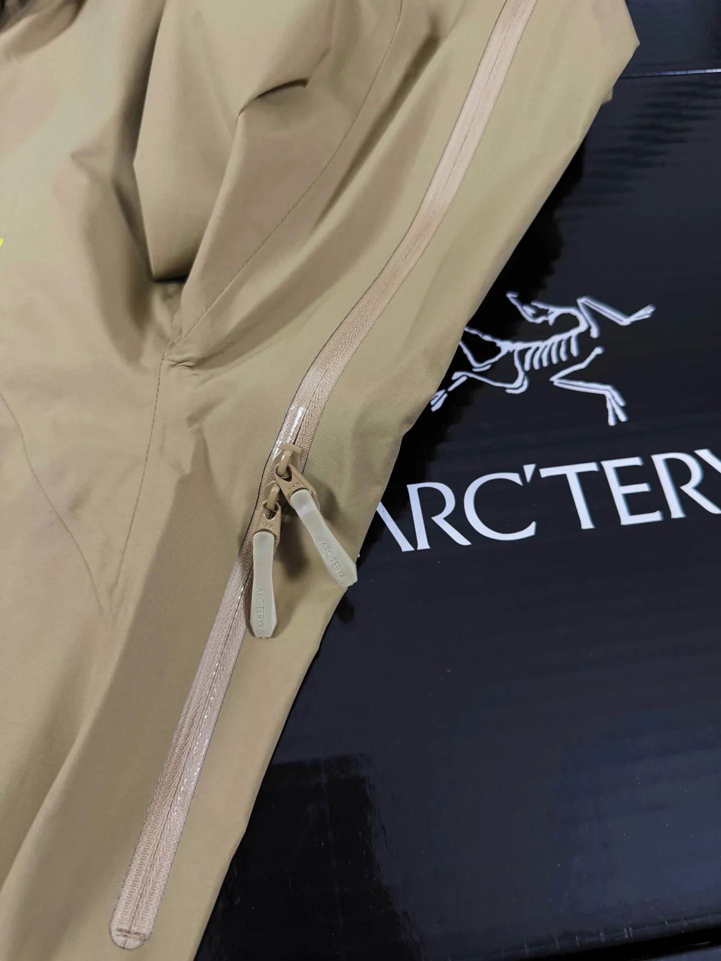 Beta Lightweight GORE-TEX Hooded Shell Jacket D36020712 — view 6