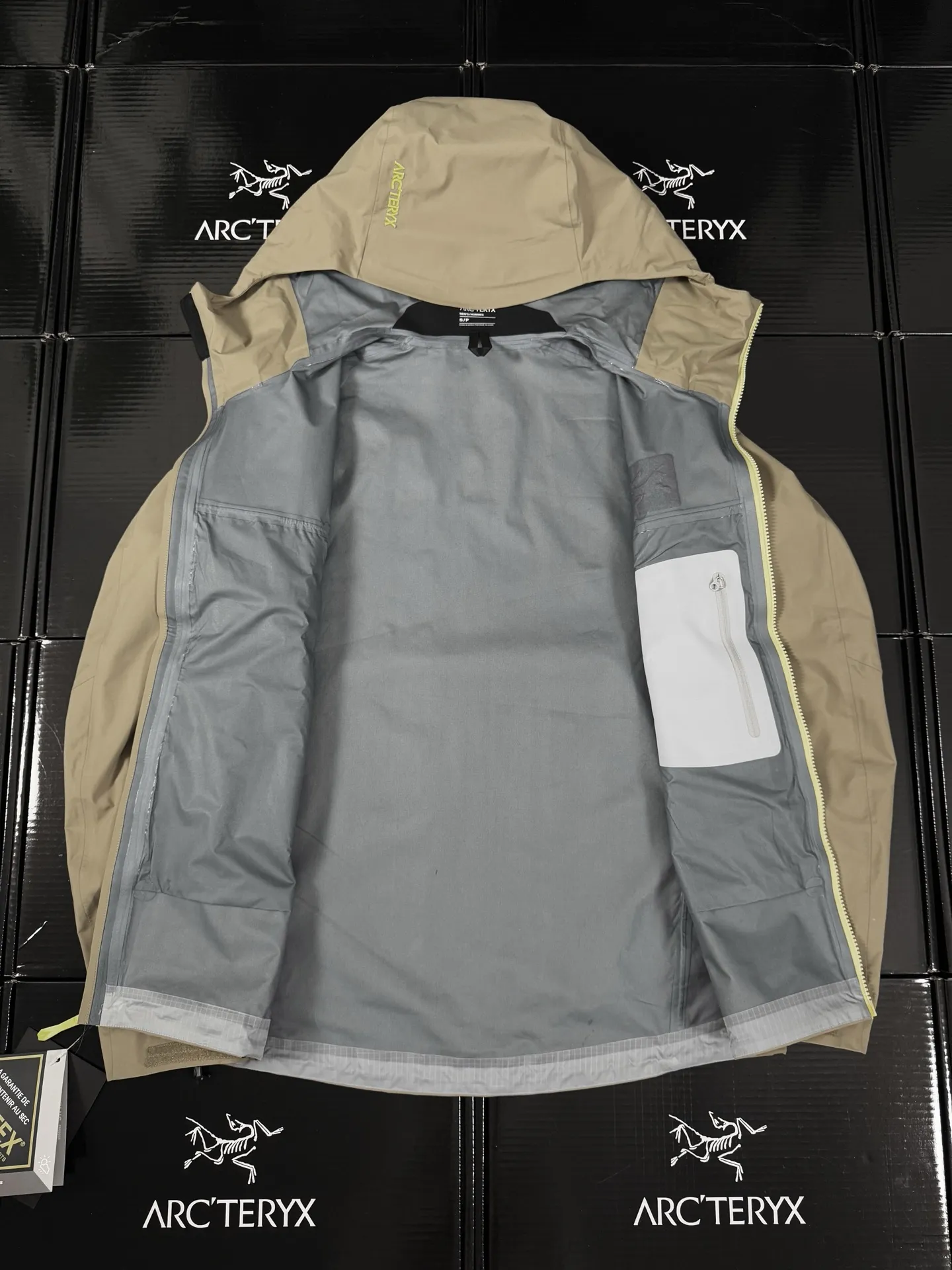 Beta Lightweight GORE-TEX Hooded Shell Jacket D36020712 — view 8