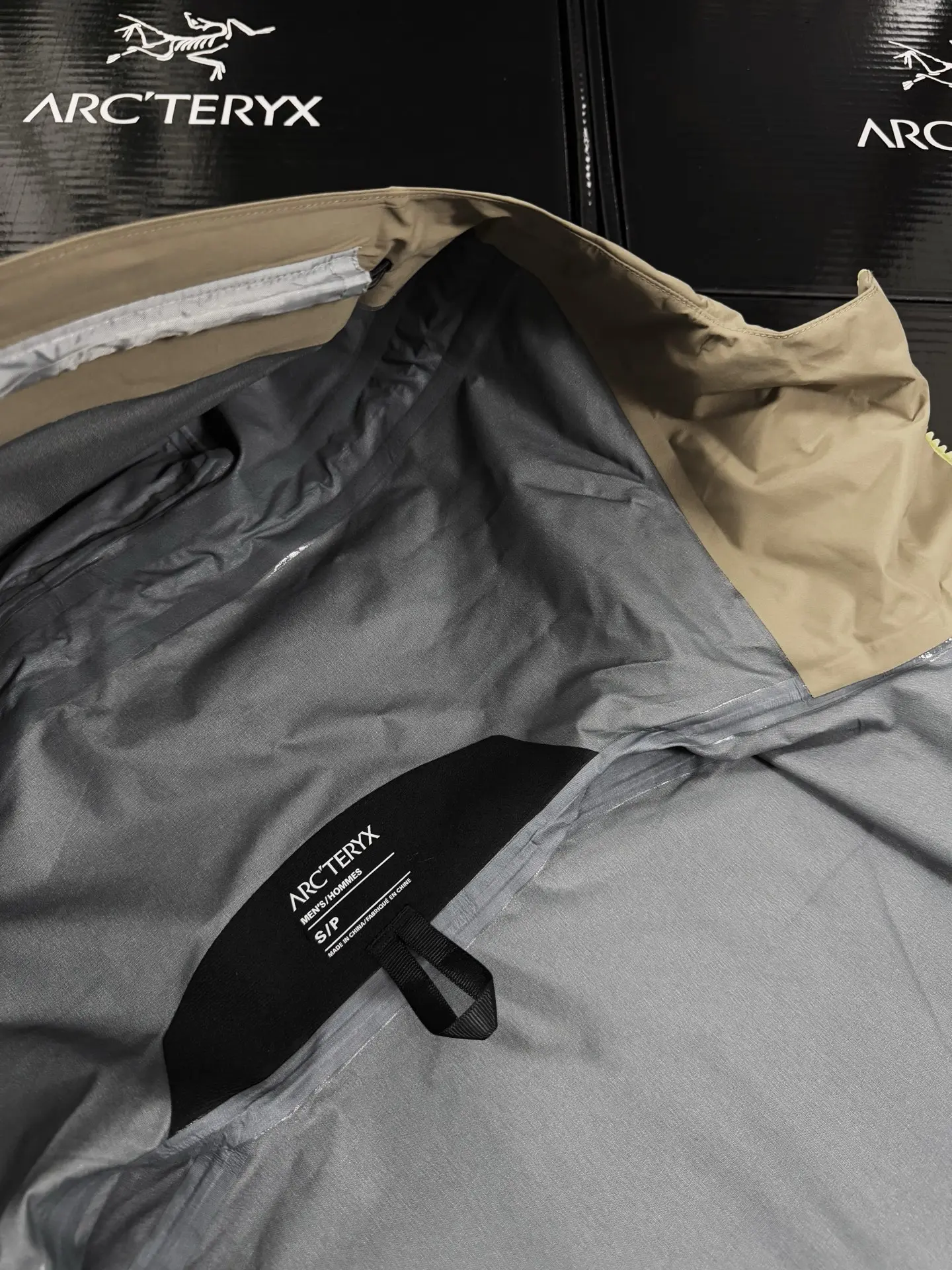 Beta Lightweight GORE-TEX Hooded Shell Jacket D36020712 — view 9