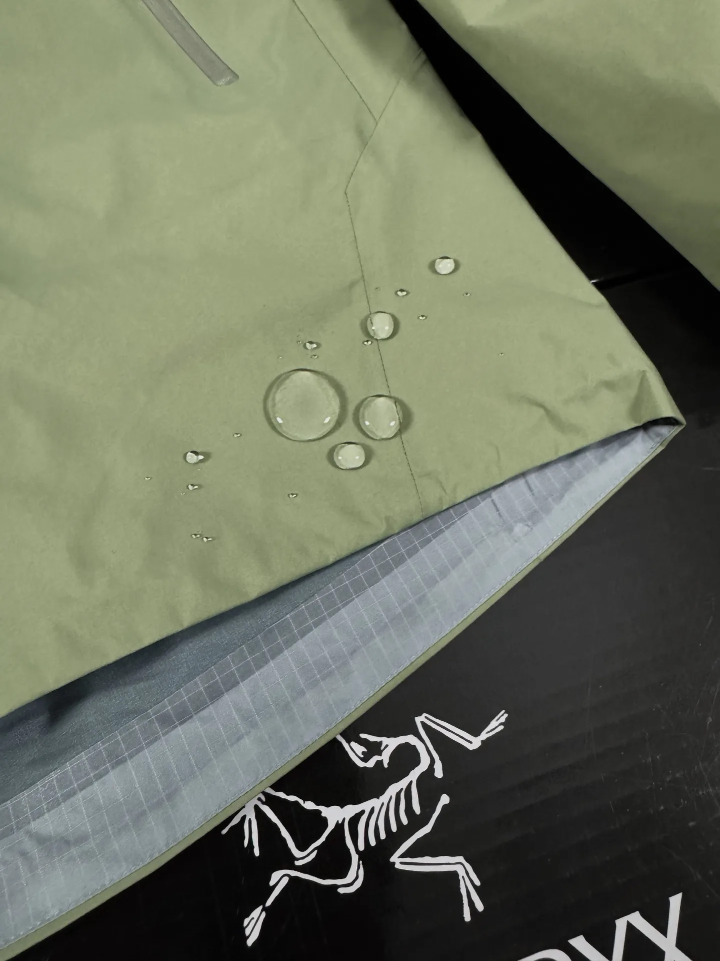Beta Lightweight GORE-TEX Hooded Shell Jacket D36020713 — view 2
