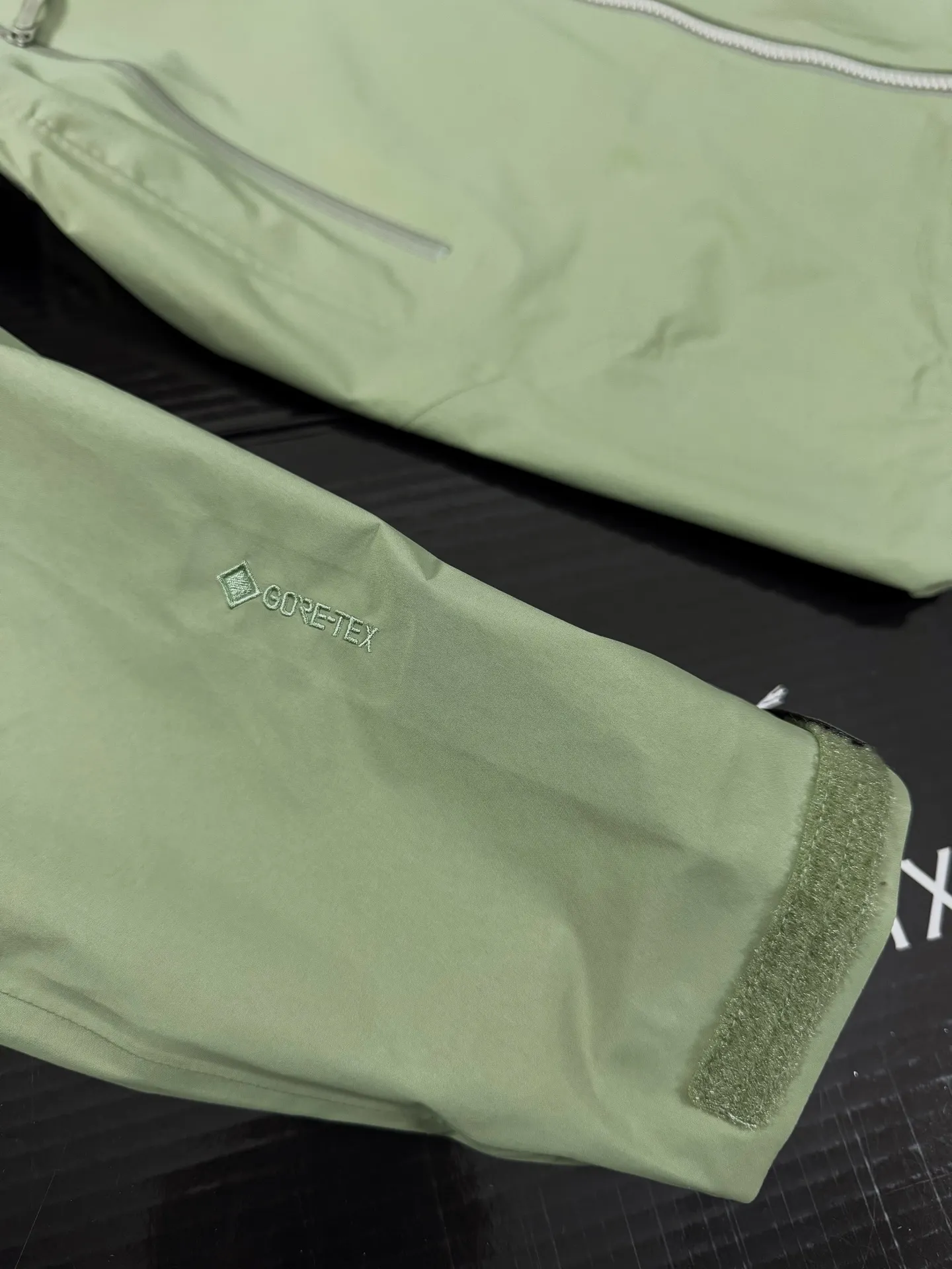 Beta Lightweight GORE-TEX Hooded Shell Jacket D36020713 — view 3