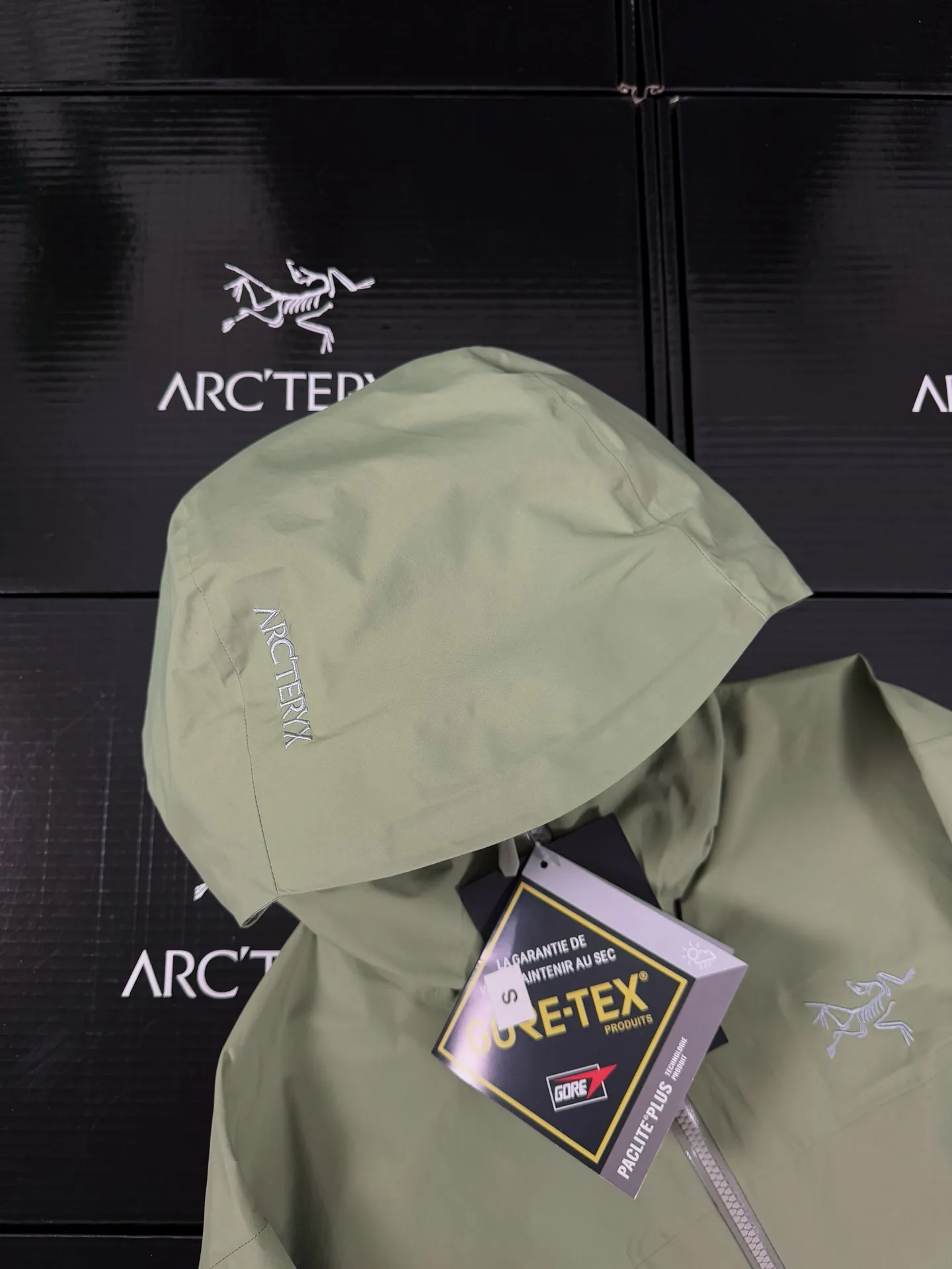 Beta Lightweight GORE-TEX Hooded Shell Jacket D36020713 — view 6