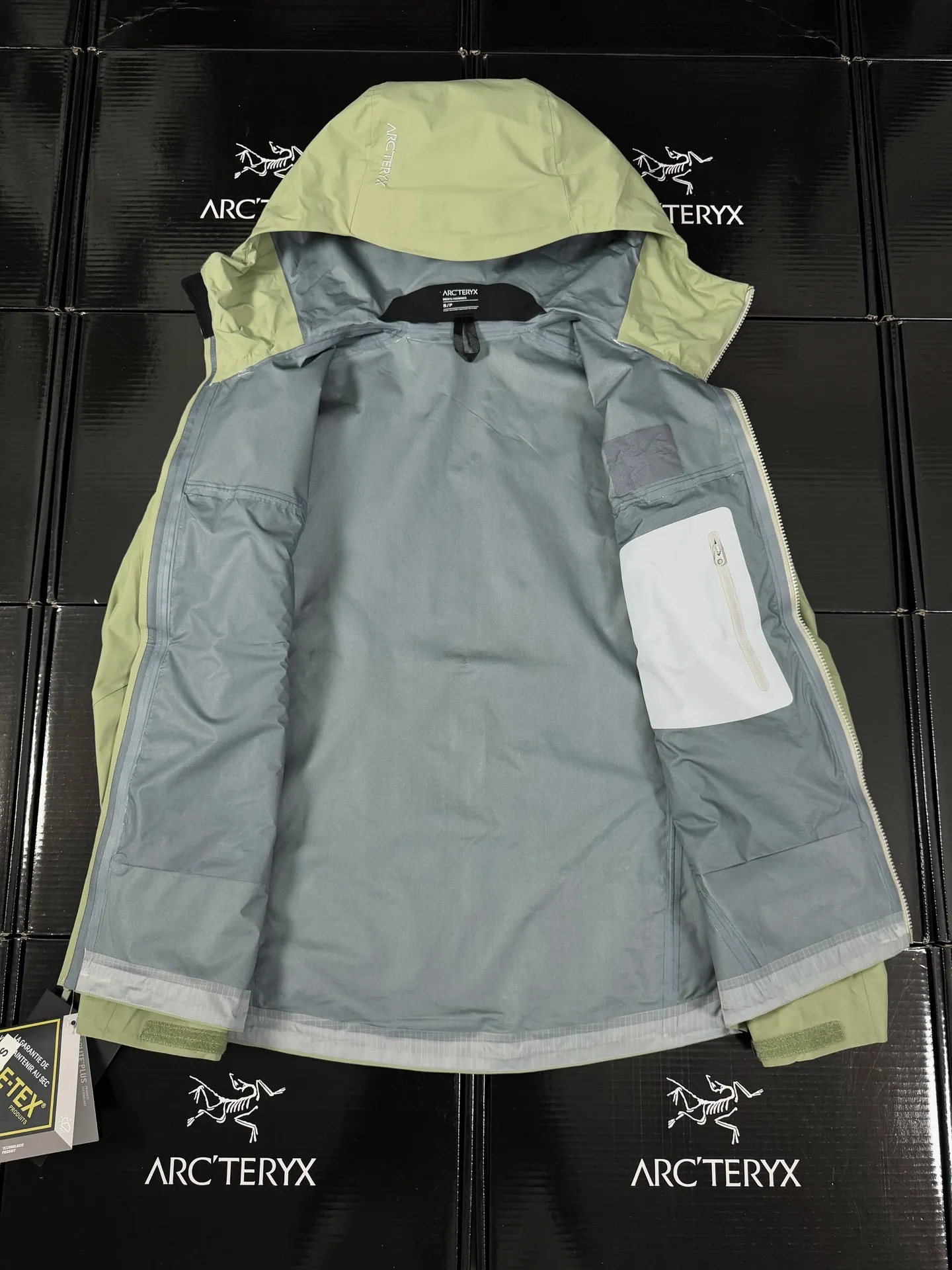 Beta Lightweight GORE-TEX Hooded Shell Jacket D36020713 — view 8