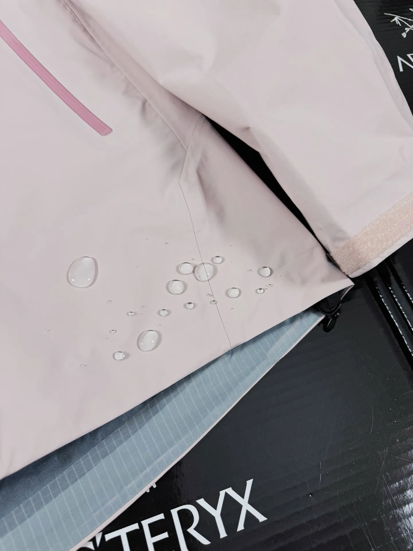 Beta Lightweight GORE-TEX Hooded Jacket D36020717 — view 4