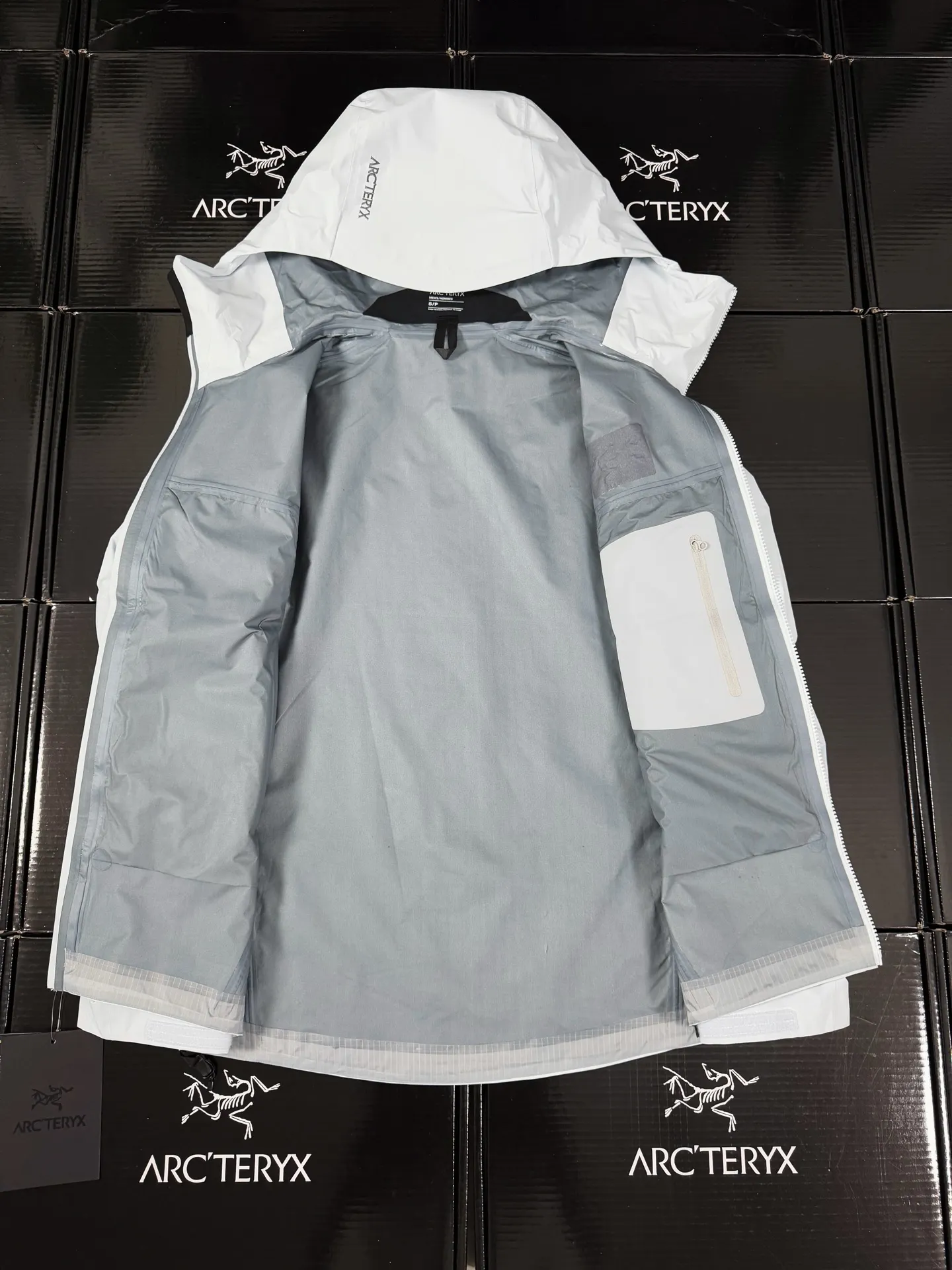 Beta Lightweight GORE-TEX Hooded Shell Jacket D36020715 — view 8