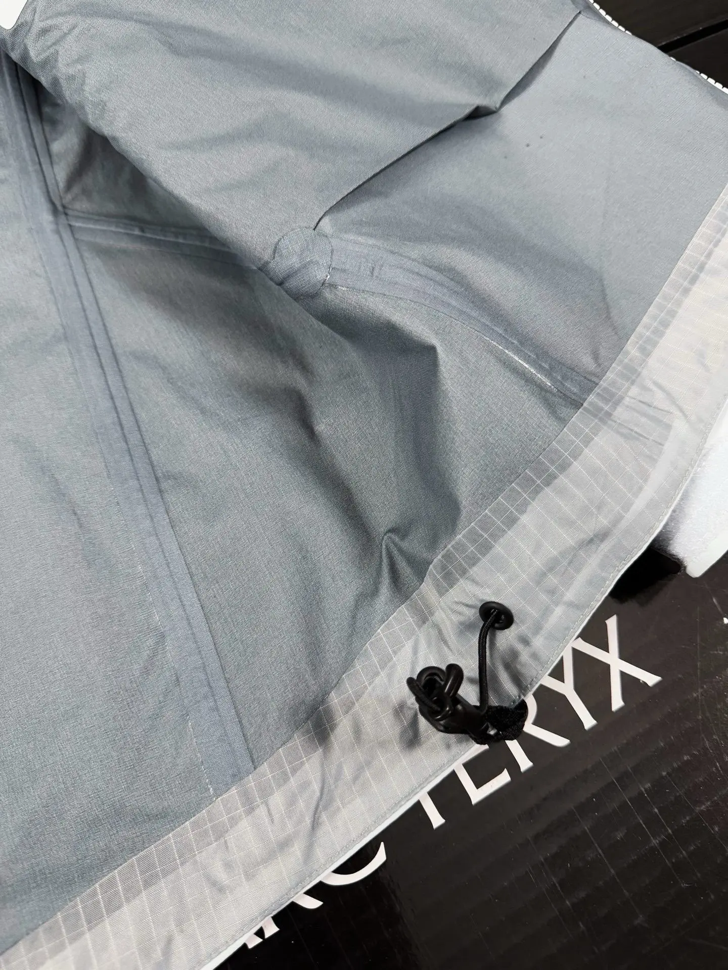 Beta Lightweight GORE-TEX Hooded Shell Jacket D36020715 — view 9