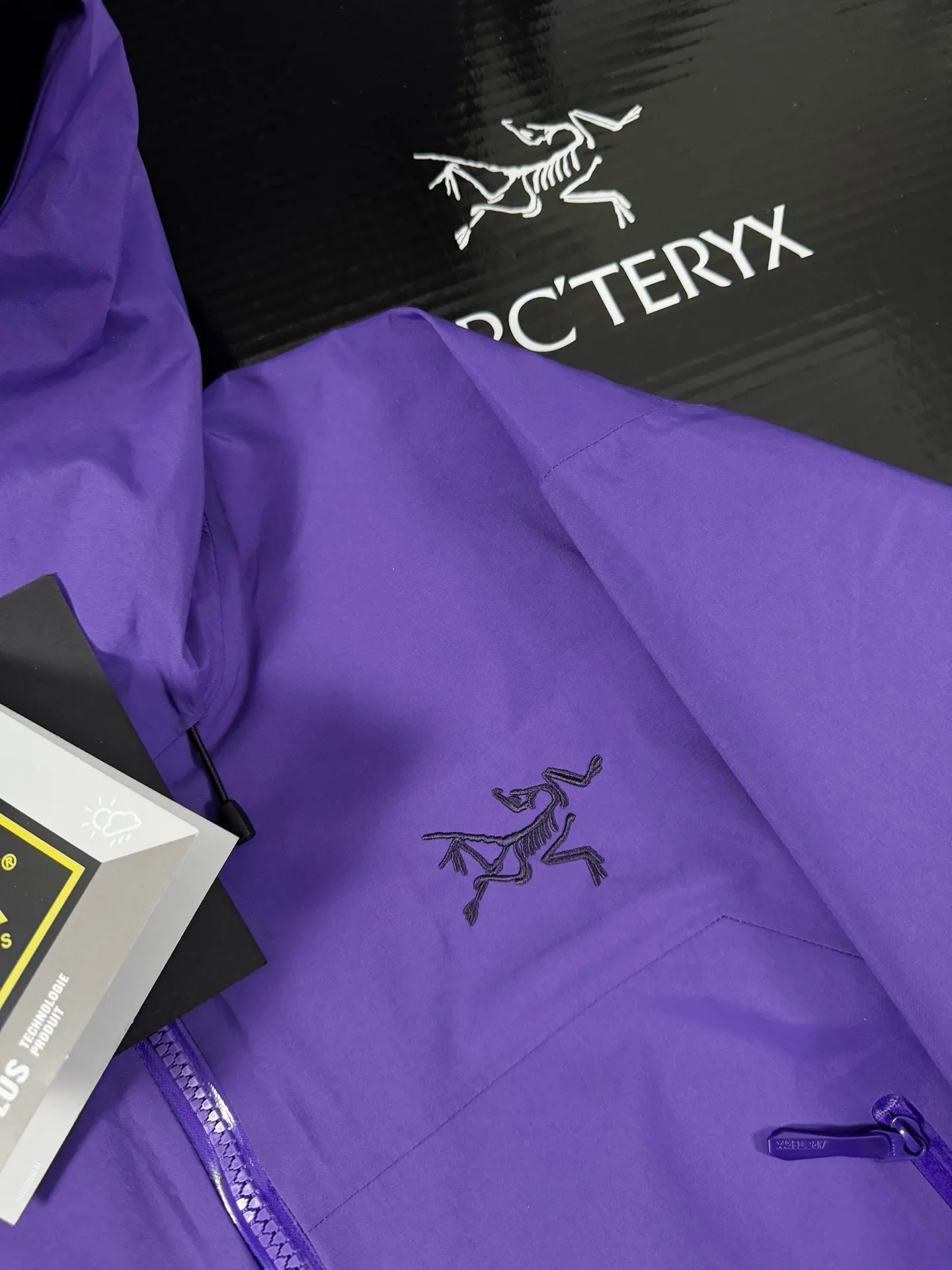 Beta Lightweight GORE-TEX Hooded Jacket D36020716 — view 2