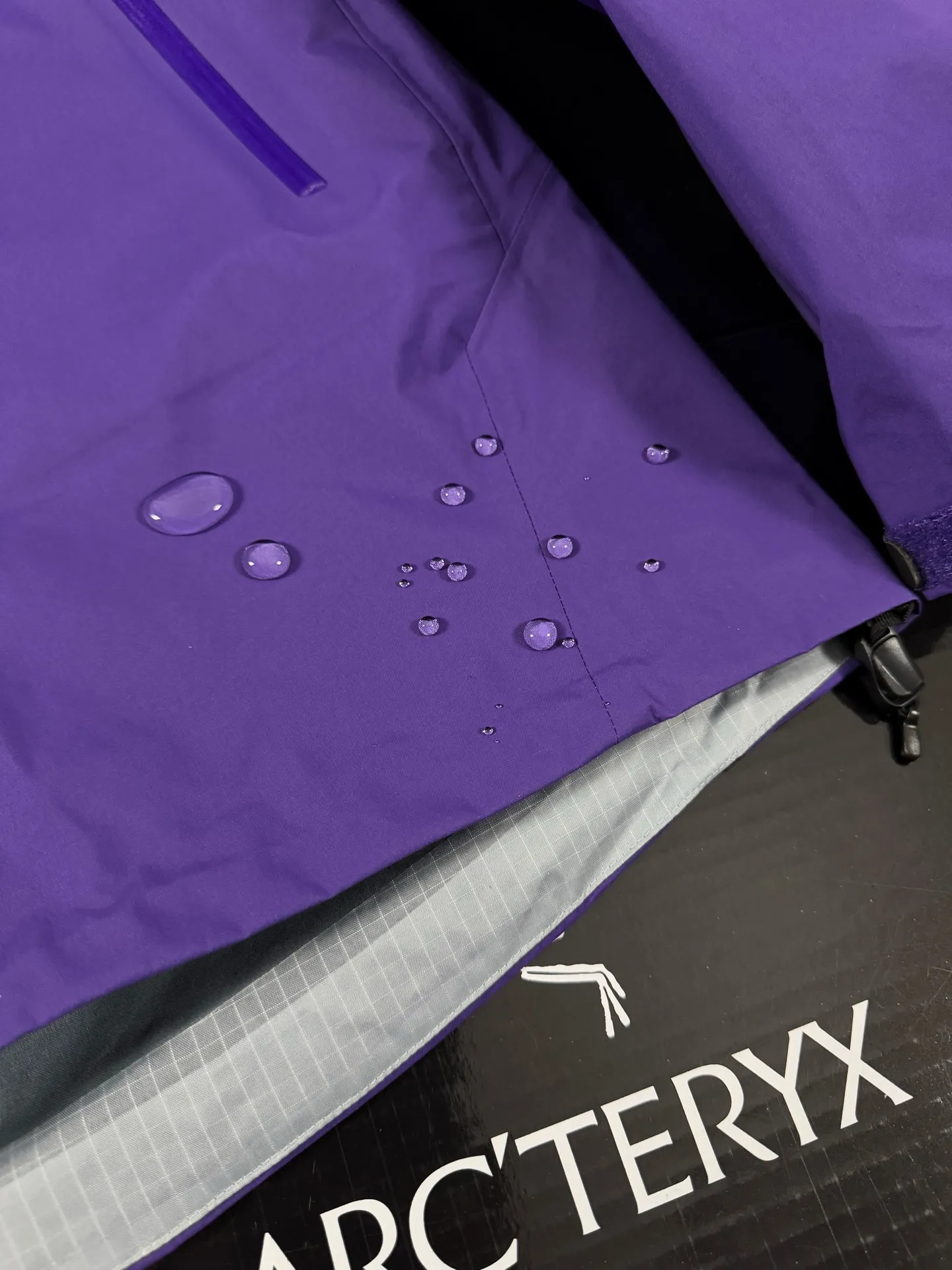 Beta Lightweight GORE-TEX Hooded Jacket D36020716 — view 4