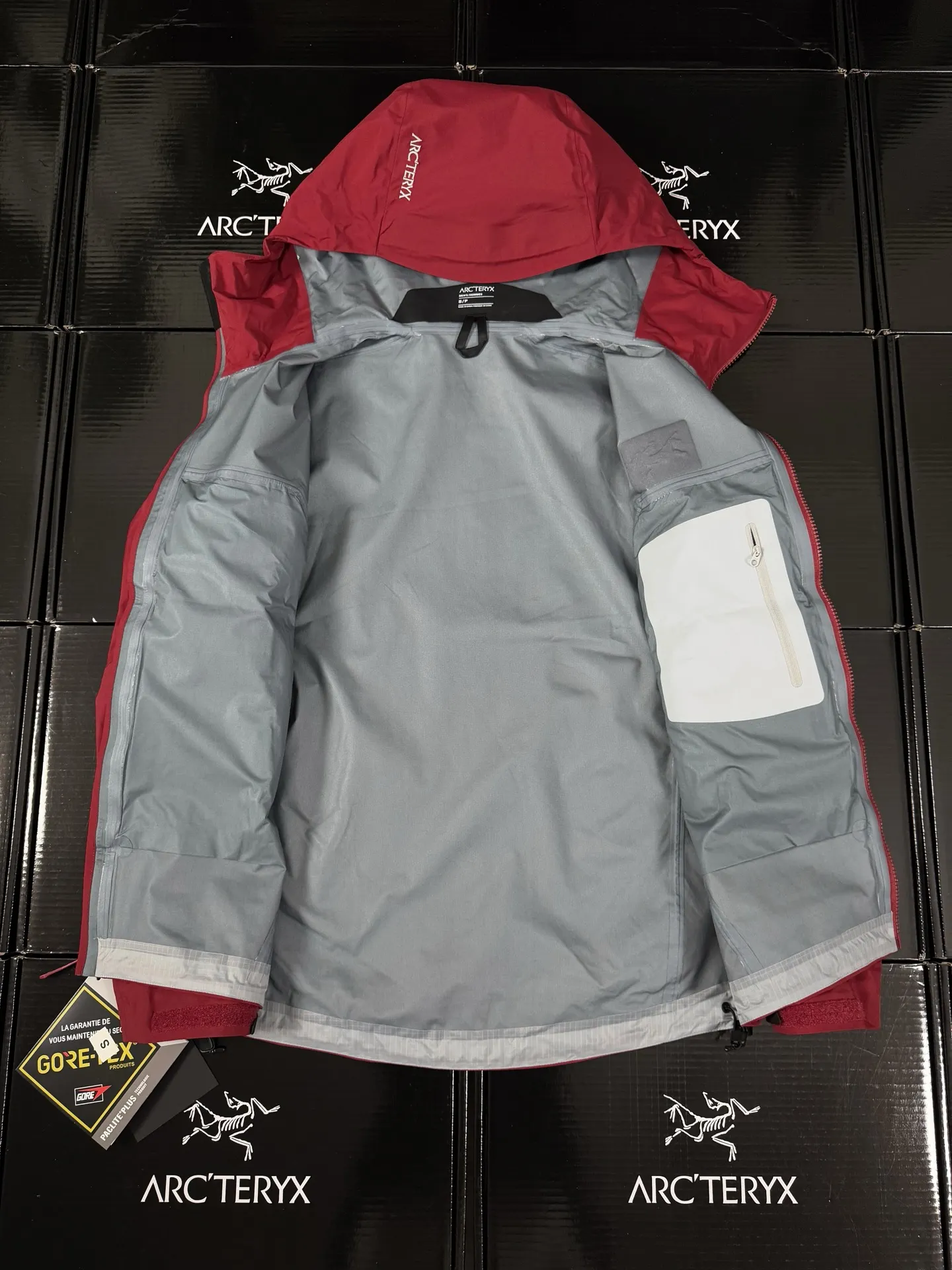 Beta Lightweight GORE-TEX Hooded Shell Jacket D36020714 — view 8