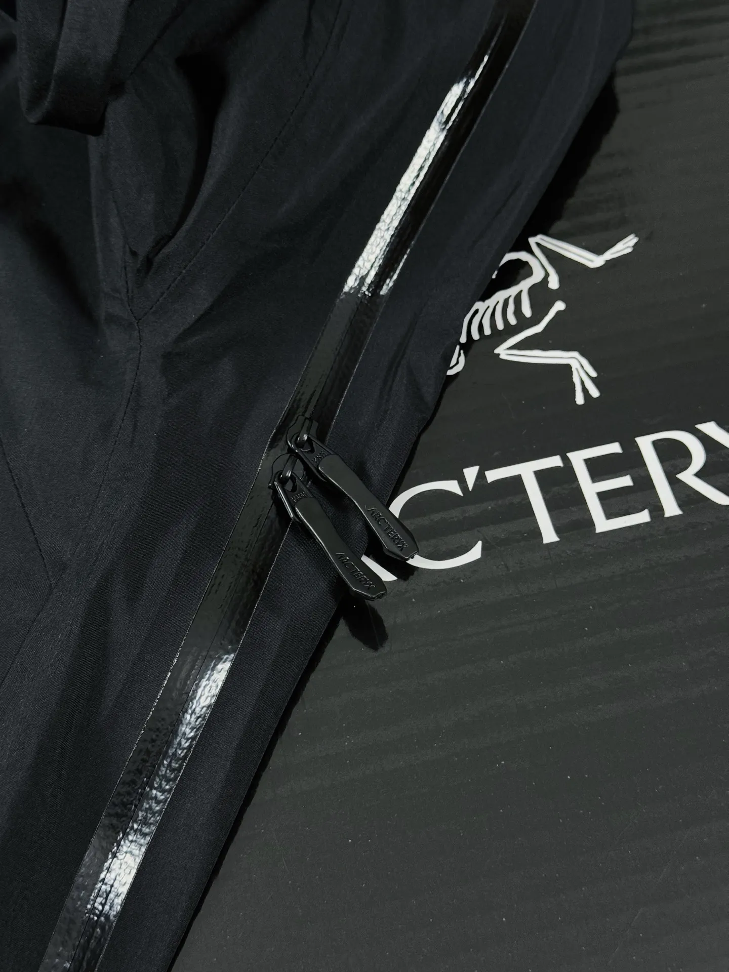 Beta Lightweight GORE-TEX Hooded Jacket D36020718 — view 7