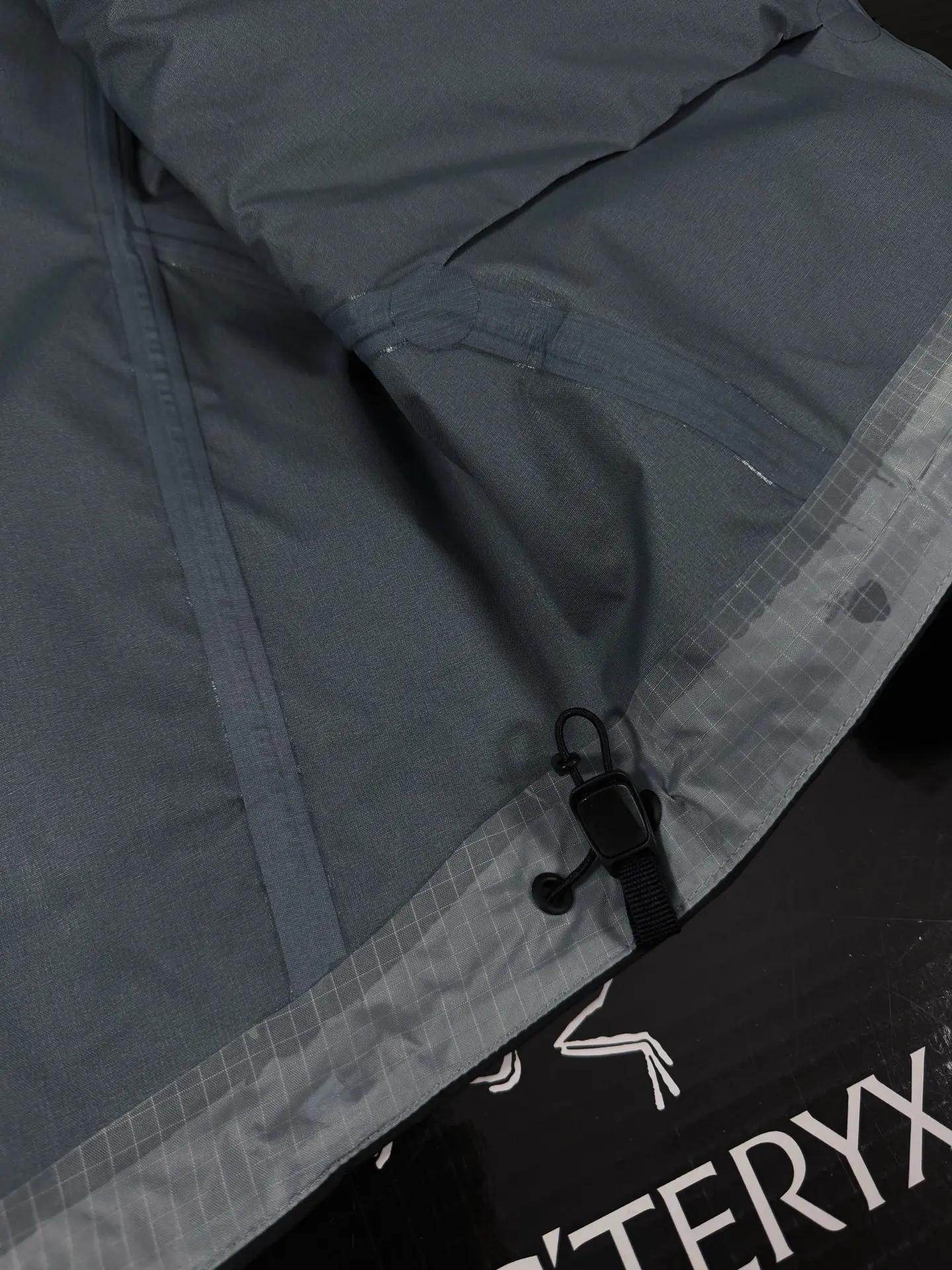 Beta Lightweight GORE-TEX Hooded Jacket D36020718 — view 8