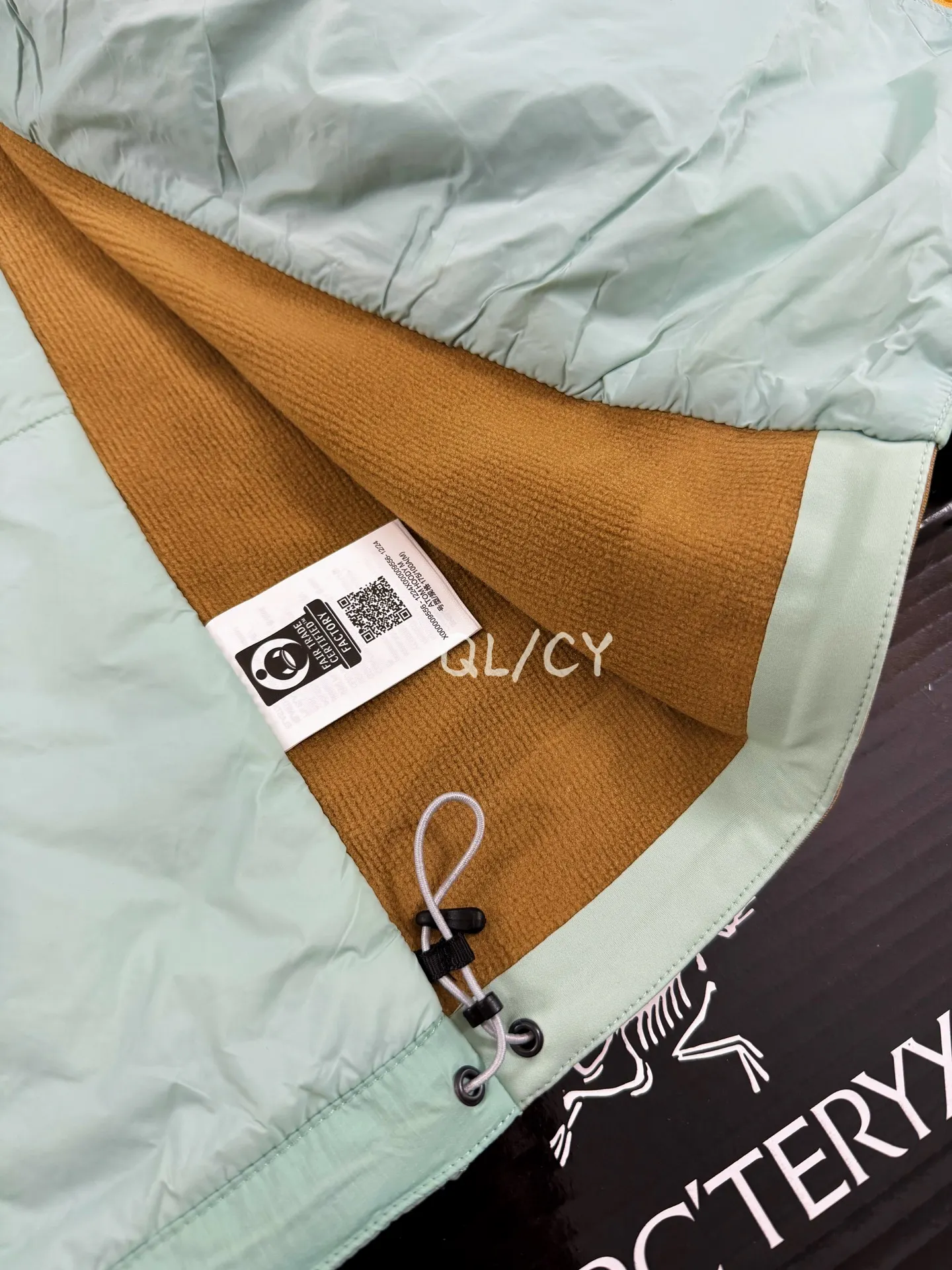 Atom Hoody Coreloft Insulated Jacket D36020944 — view 9