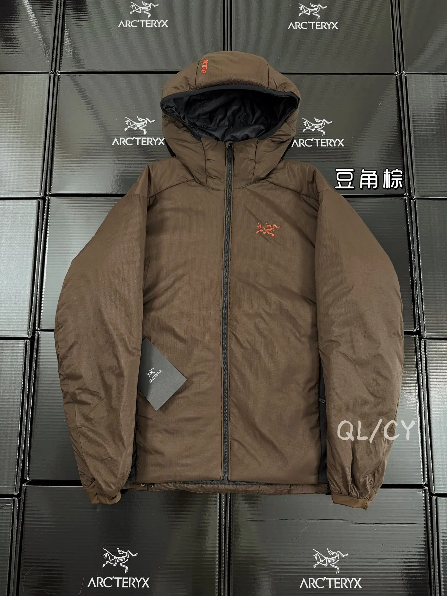 Atom Hoody Lightweight Insulated Jacket D36020945